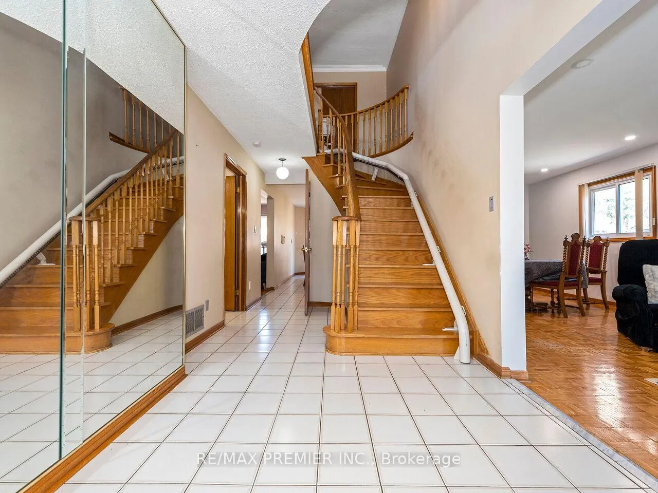 Photo 24 of 39 Brydon Court, Vaughan, Maple — HOMEH