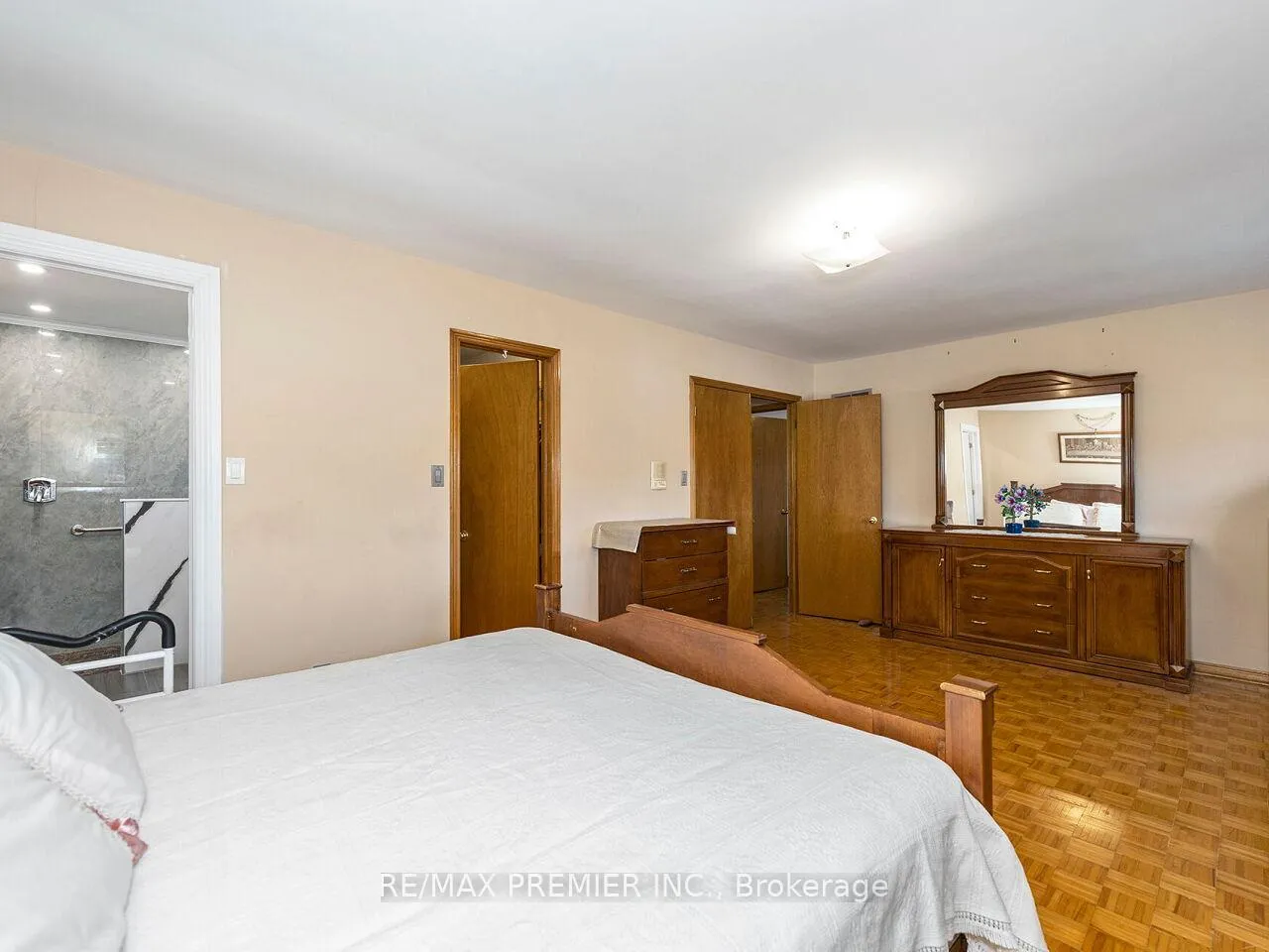 Photo 28 of 39 Brydon Court, Vaughan, Maple — HOMEH