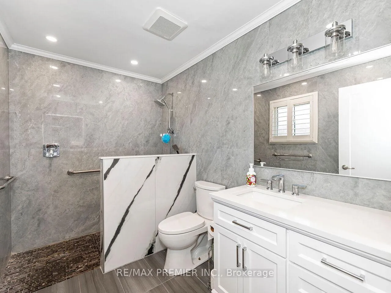 Photo 29 of 39 Brydon Court, Vaughan, Maple — HOMEH