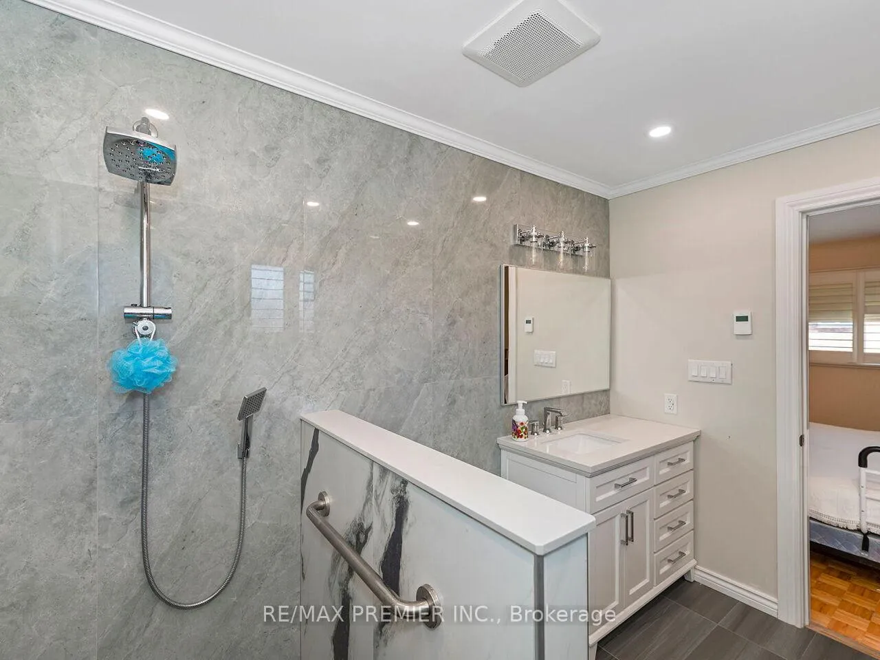 Photo 30 of 39 Brydon Court, Vaughan, Maple — HOMEH