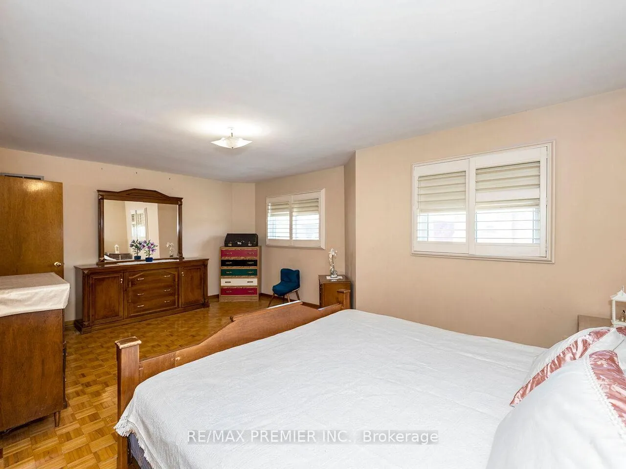 Photo 31 of 39 Brydon Court, Vaughan, Maple — HOMEH
