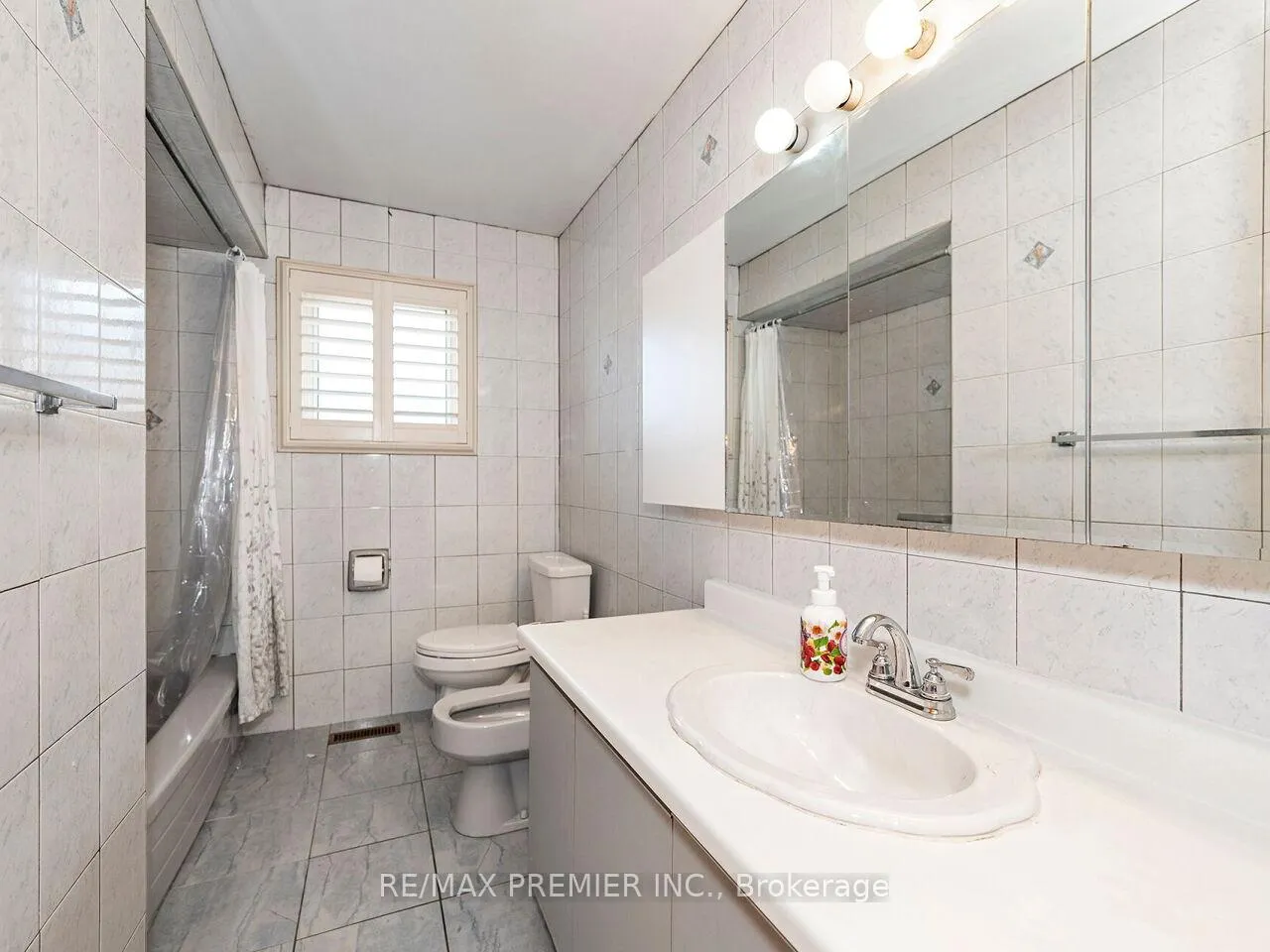 Photo 34 of 39 Brydon Court, Vaughan, Maple — HOMEH