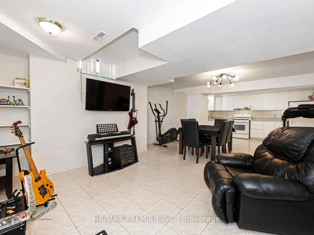 Photo 38 of 39 Brydon Court, Vaughan, Maple — HOMEH
