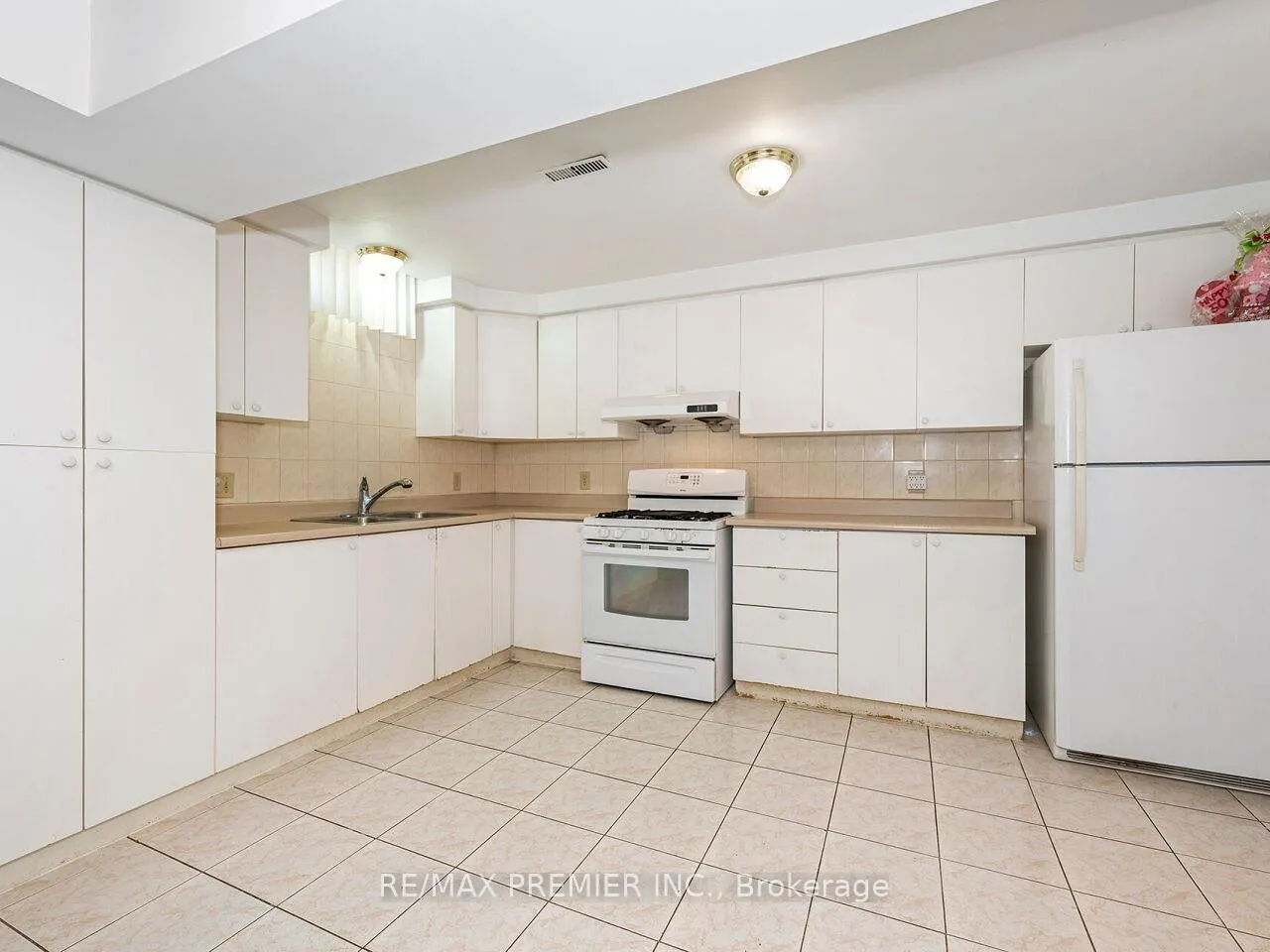 Photo 39 of 39 Brydon Court, Vaughan, Maple — HOMEH