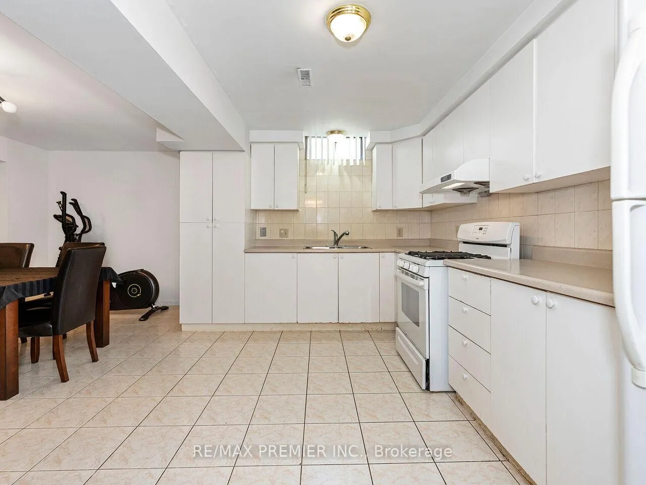 Photo 40 of 39 Brydon Court, Vaughan, Maple — HOMEH