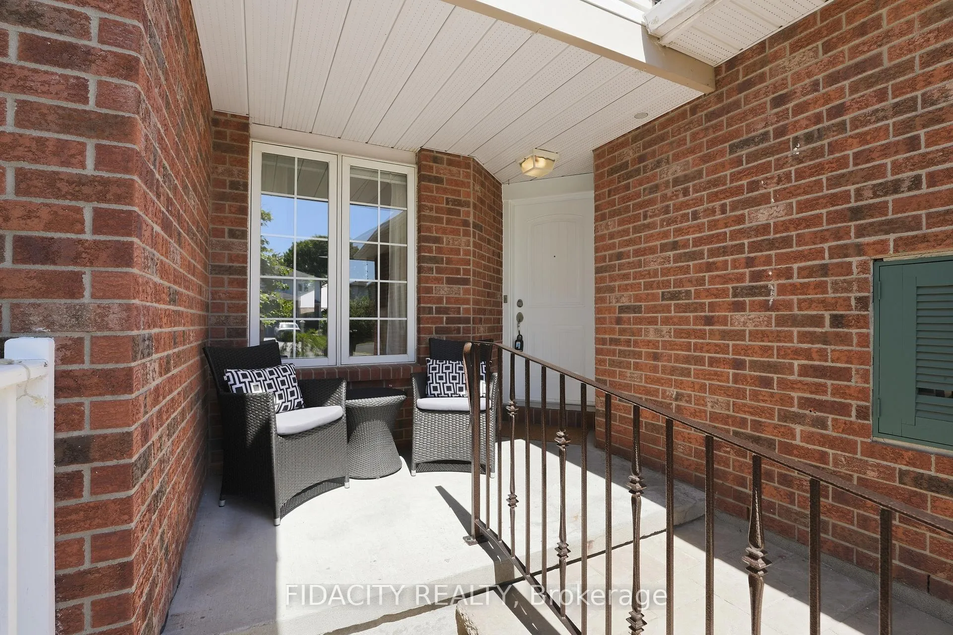Photo 3 of 173 Whalings Circle, Ottawa, Stittsville (Central) — HOMEH