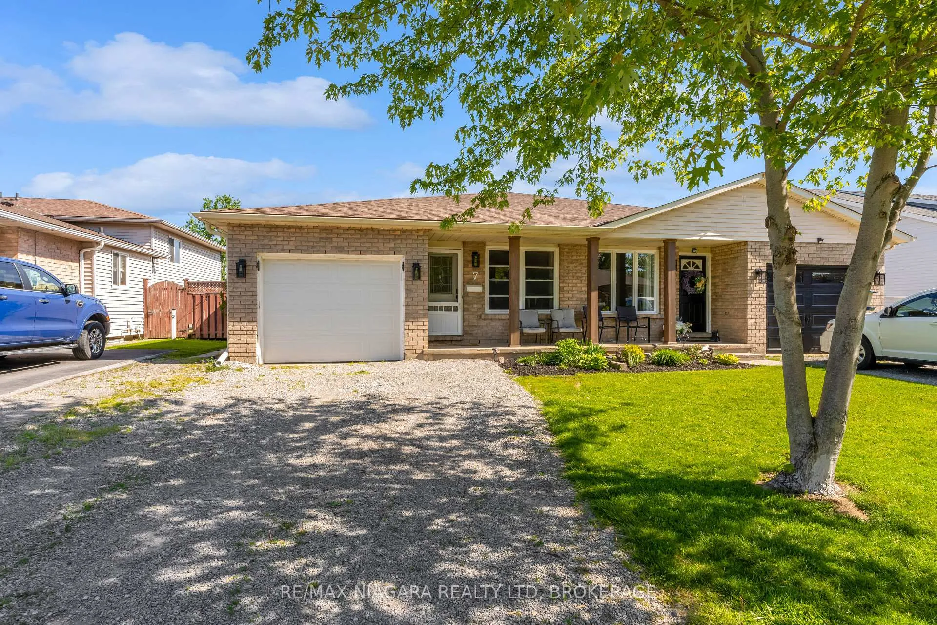 Photo 2 of 7 Hillcrest Road, Port Colborne, Main Street — HOMEH