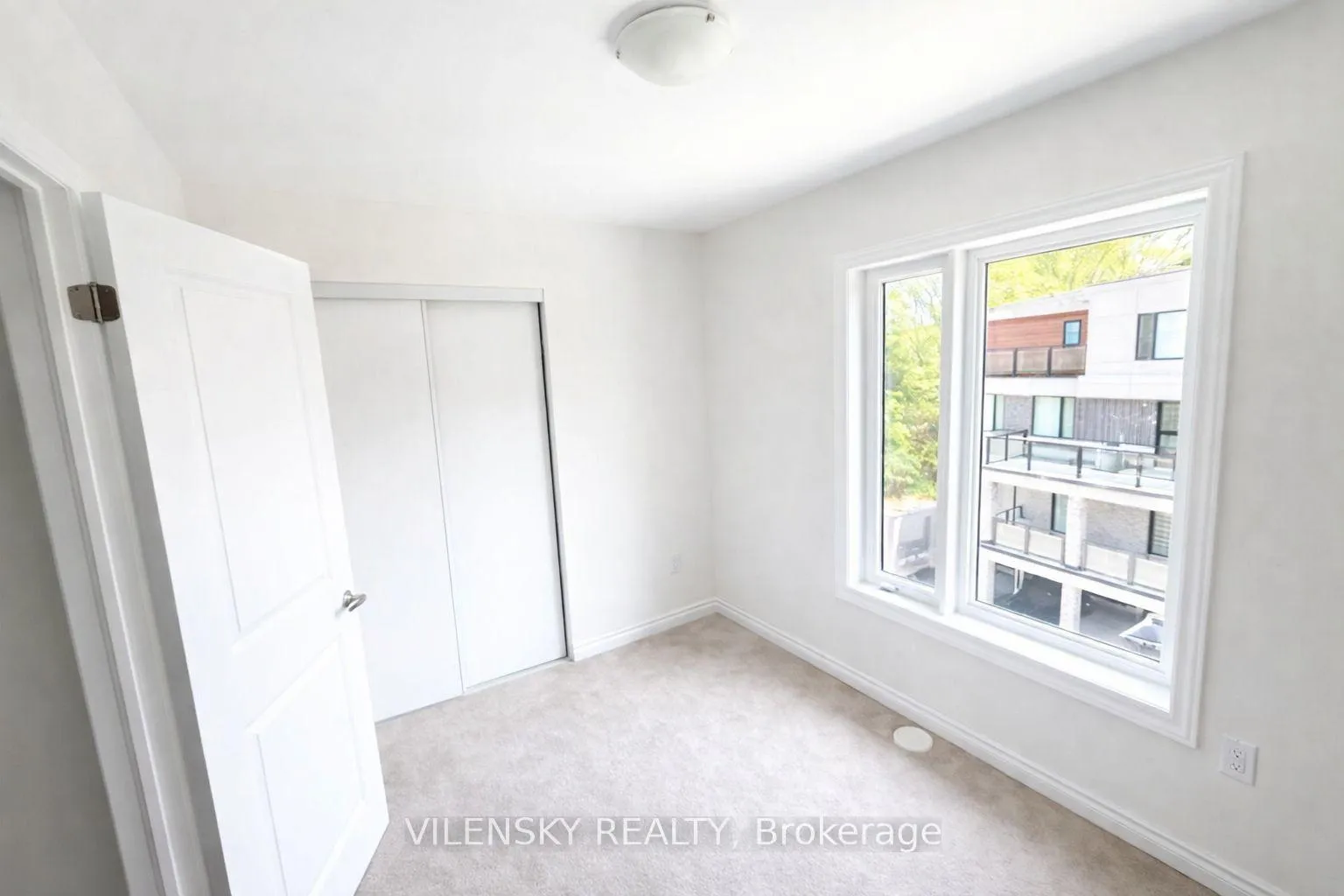 Photo 8 of Unit 42, 45 Knotsberry Circle, Brampton, Brampton South — HOMEH