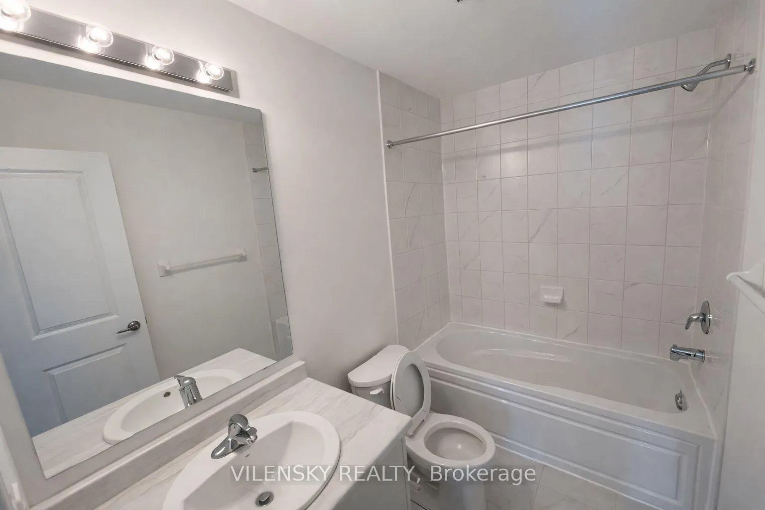 Photo 9 of Unit 42, 45 Knotsberry Circle, Brampton, Brampton South — HOMEH