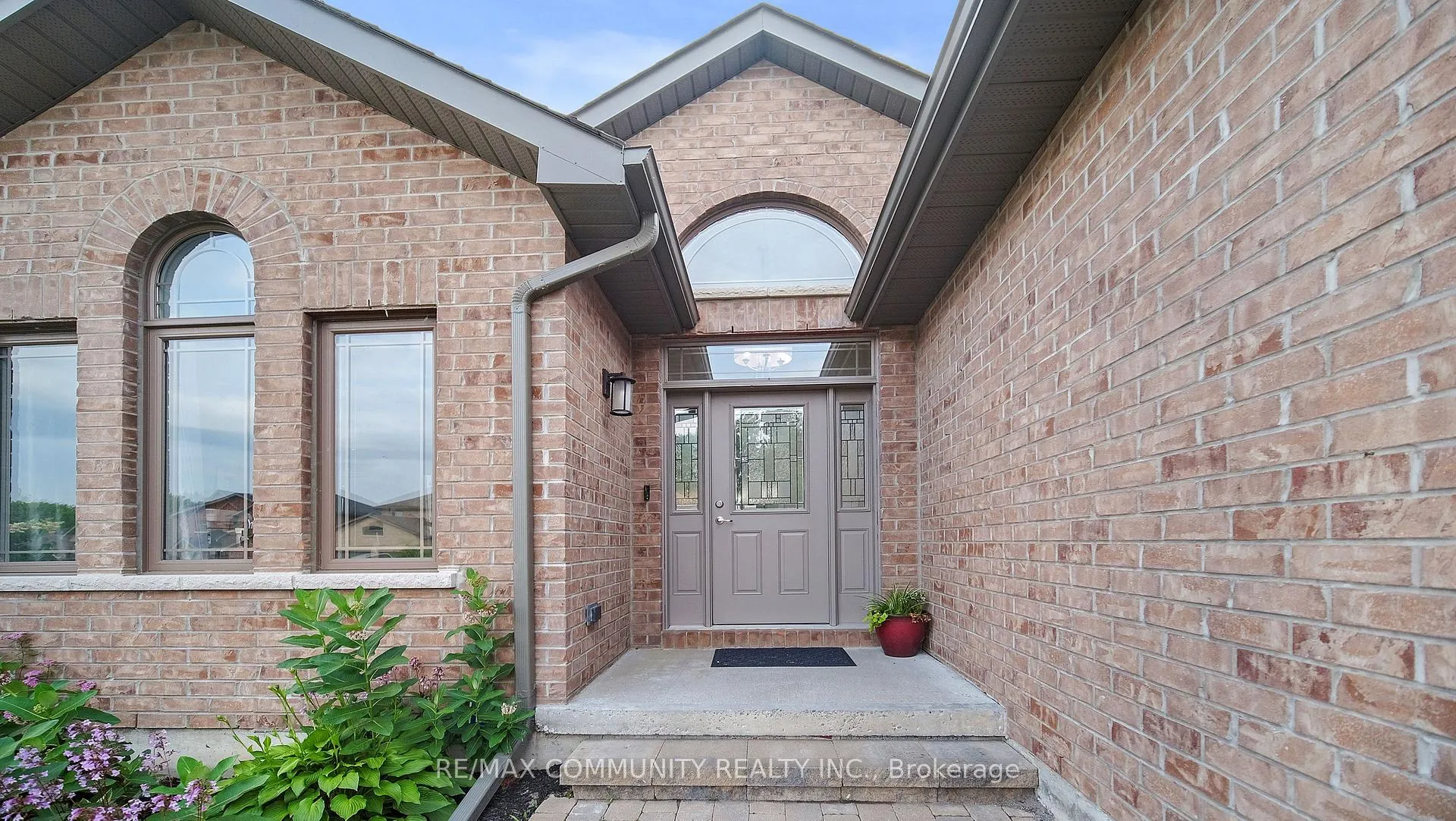 Photo 4 of 11 Stonecrest Boulevard, Quinte West, Sidney Ward — HOMEH