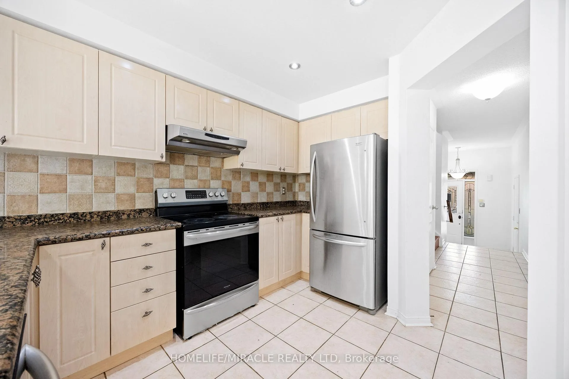 Photo 10 of 8 Waterdale Road, Brampton, Fletcher's Meadow — HOMEH