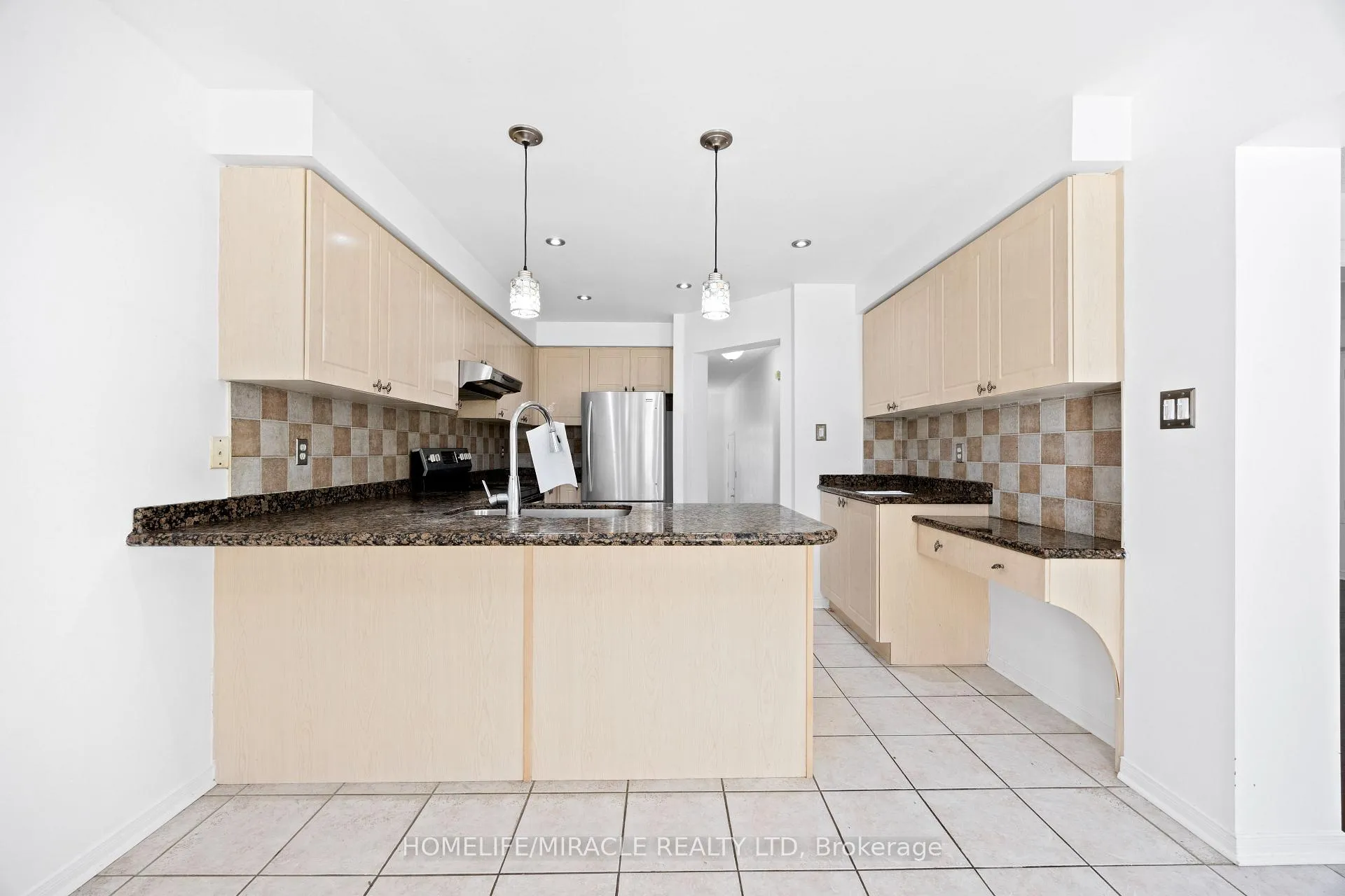 Photo 11 of 8 Waterdale Road, Brampton, Fletcher's Meadow — HOMEH