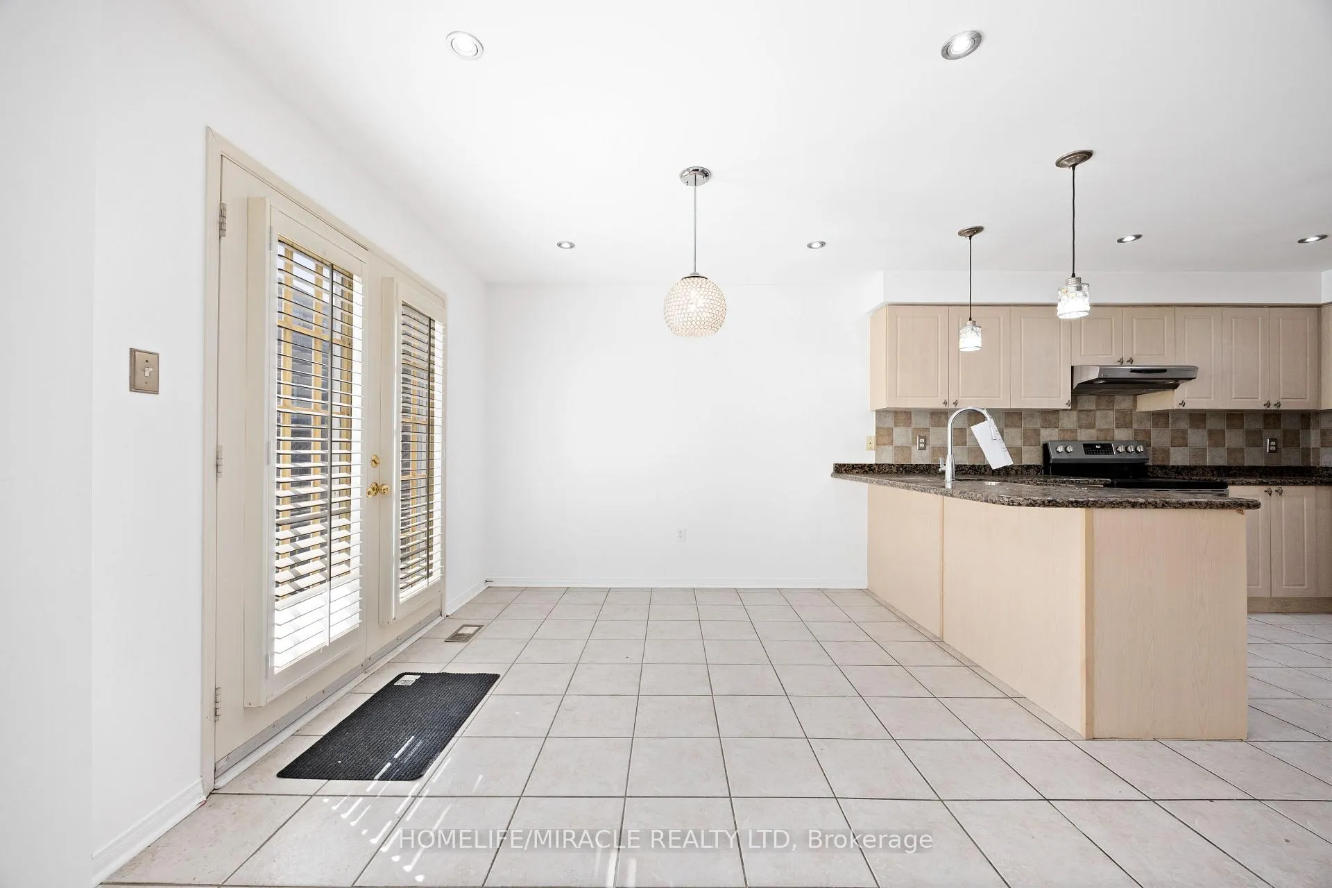 Photo 12 of 8 Waterdale Road, Brampton, Fletcher's Meadow — HOMEH