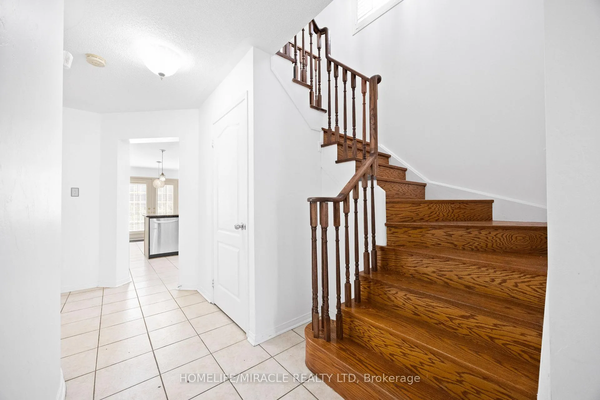 Photo 14 of 8 Waterdale Road, Brampton, Fletcher's Meadow — HOMEH