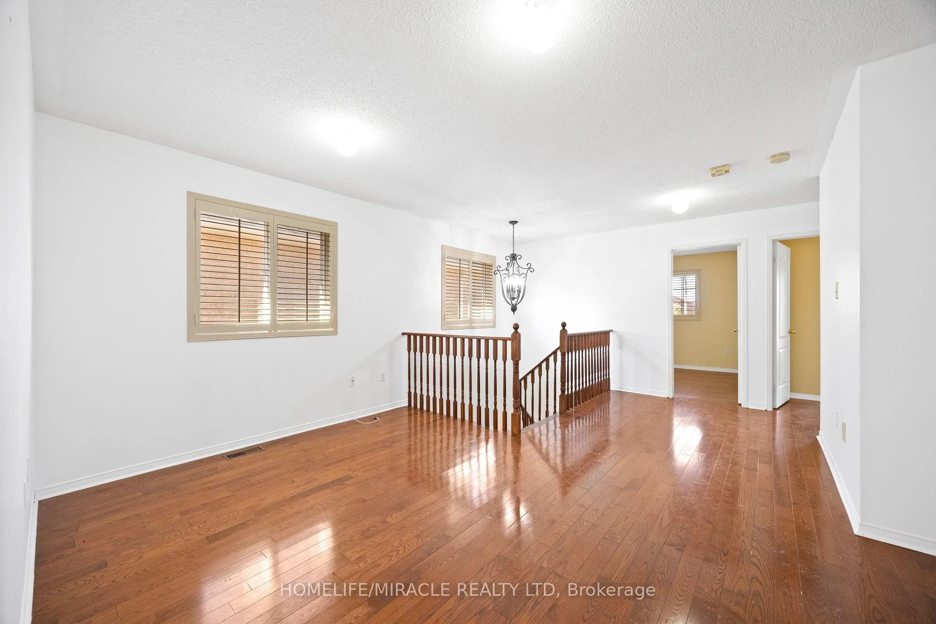 Photo 15 of 8 Waterdale Road, Brampton, Fletcher's Meadow — HOMEH