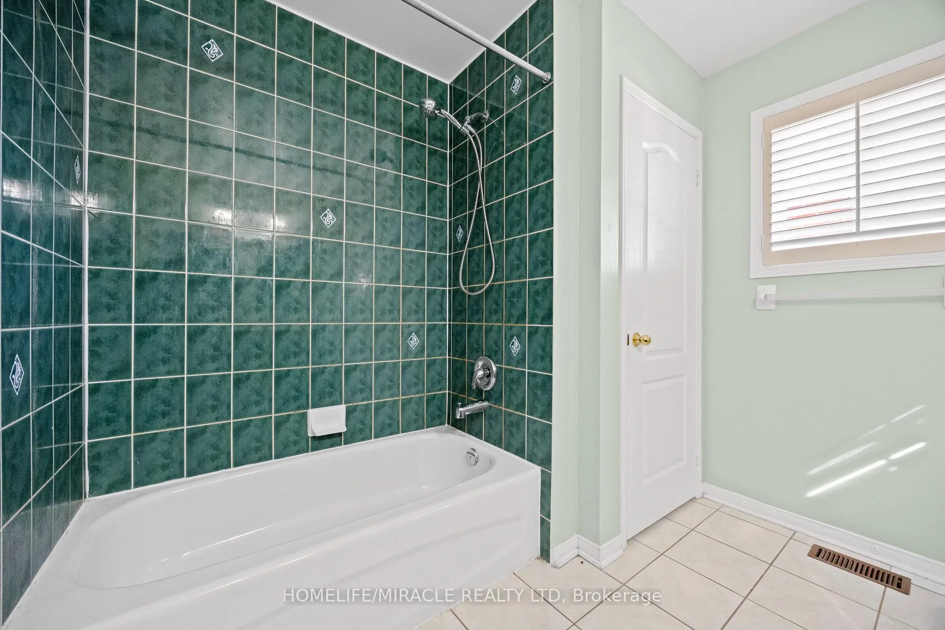 Photo 23 of 8 Waterdale Road, Brampton, Fletcher's Meadow — HOMEH