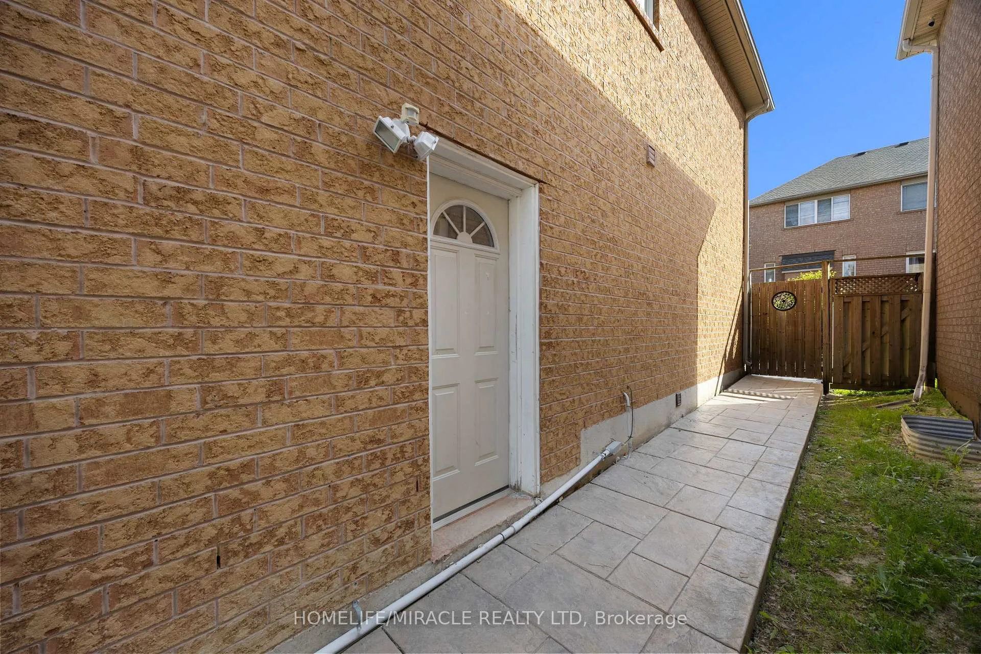 Photo 39 of 8 Waterdale Road, Brampton, Fletcher's Meadow — HOMEH