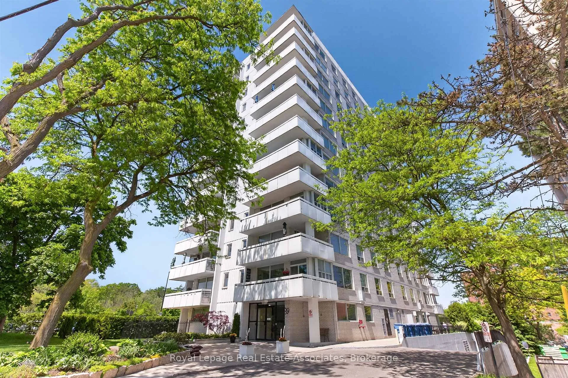 Front of Unit 404, 39 Stavebank Road