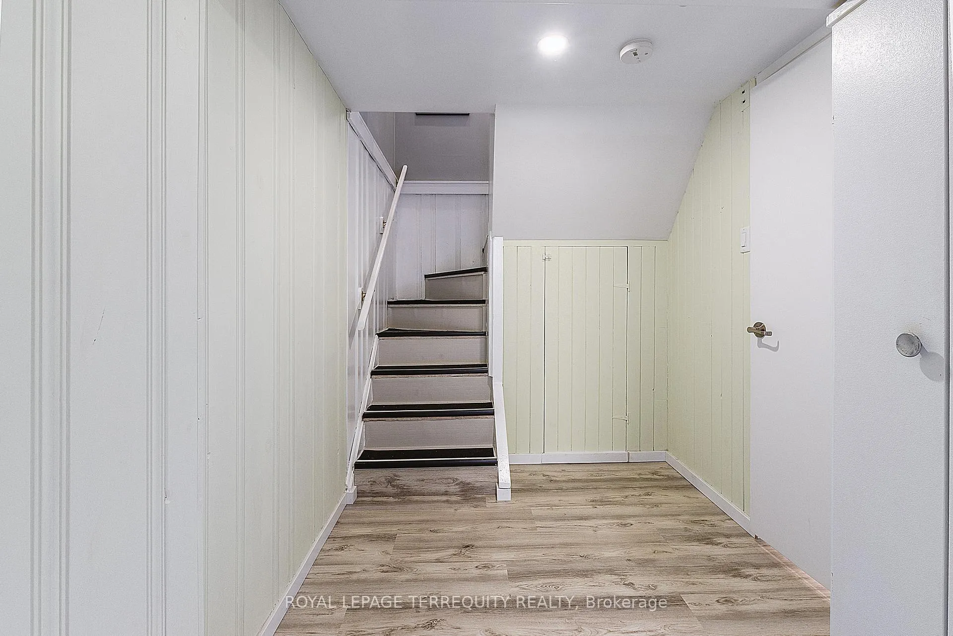 Photo 18 of 32 Admiral Road, Ajax, South East — HOMEH