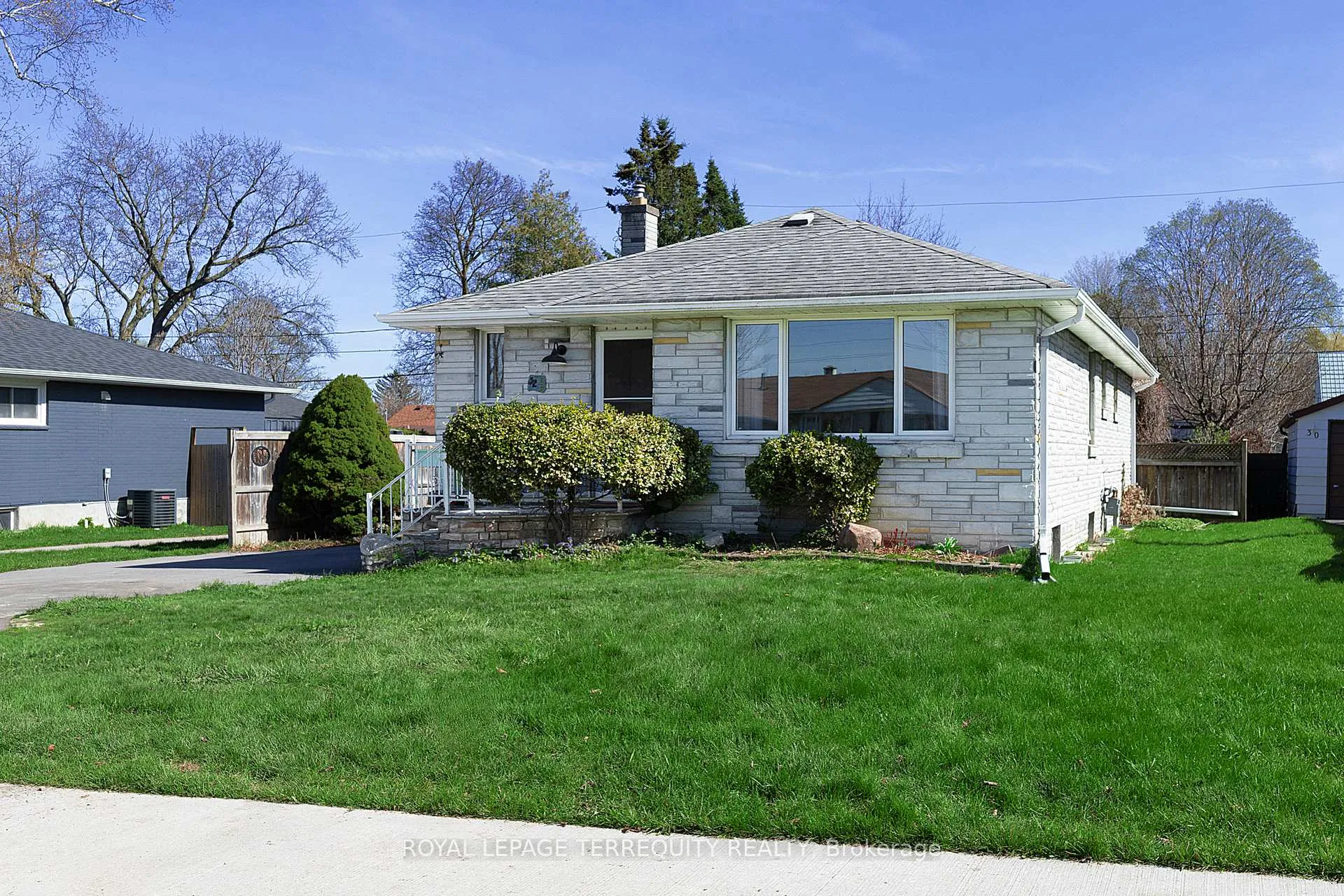 Photo 30 of 32 Admiral Road, Ajax, South East — HOMEH