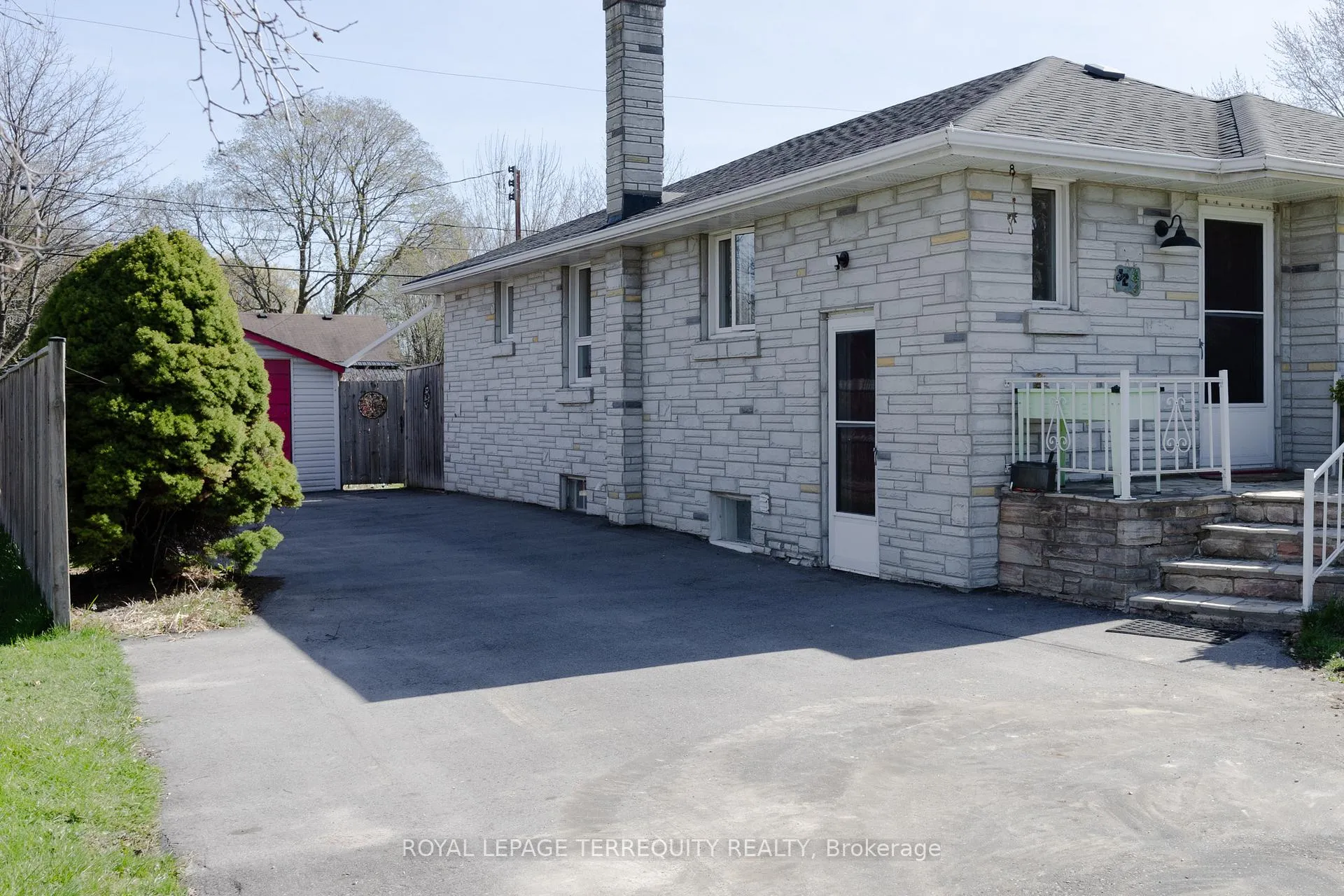 Photo 31 of 32 Admiral Road, Ajax, South East — HOMEH