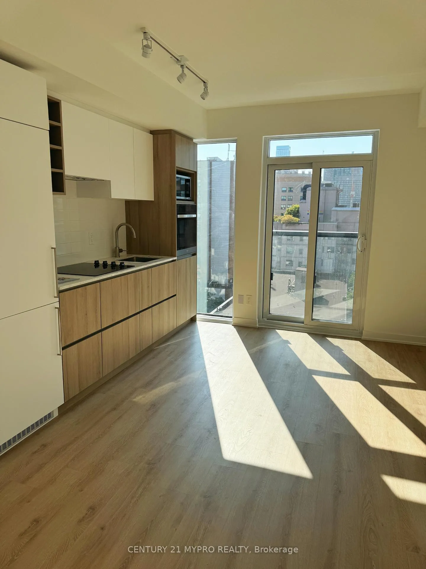 Front of Unit 905, 319 Jarvis Street
