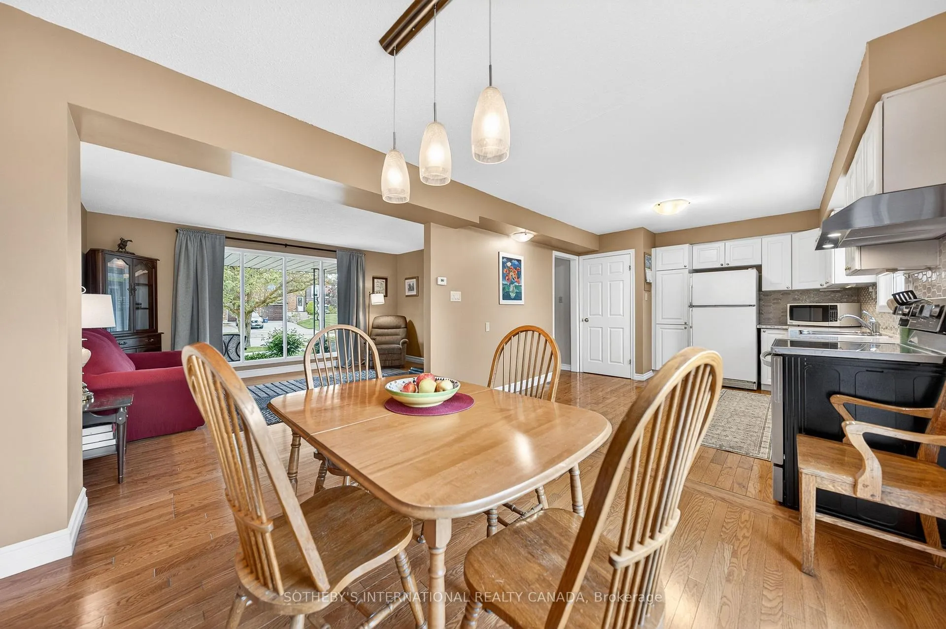 Photo 11 of 145 Westchester Drive, Kitchener — HOMEH