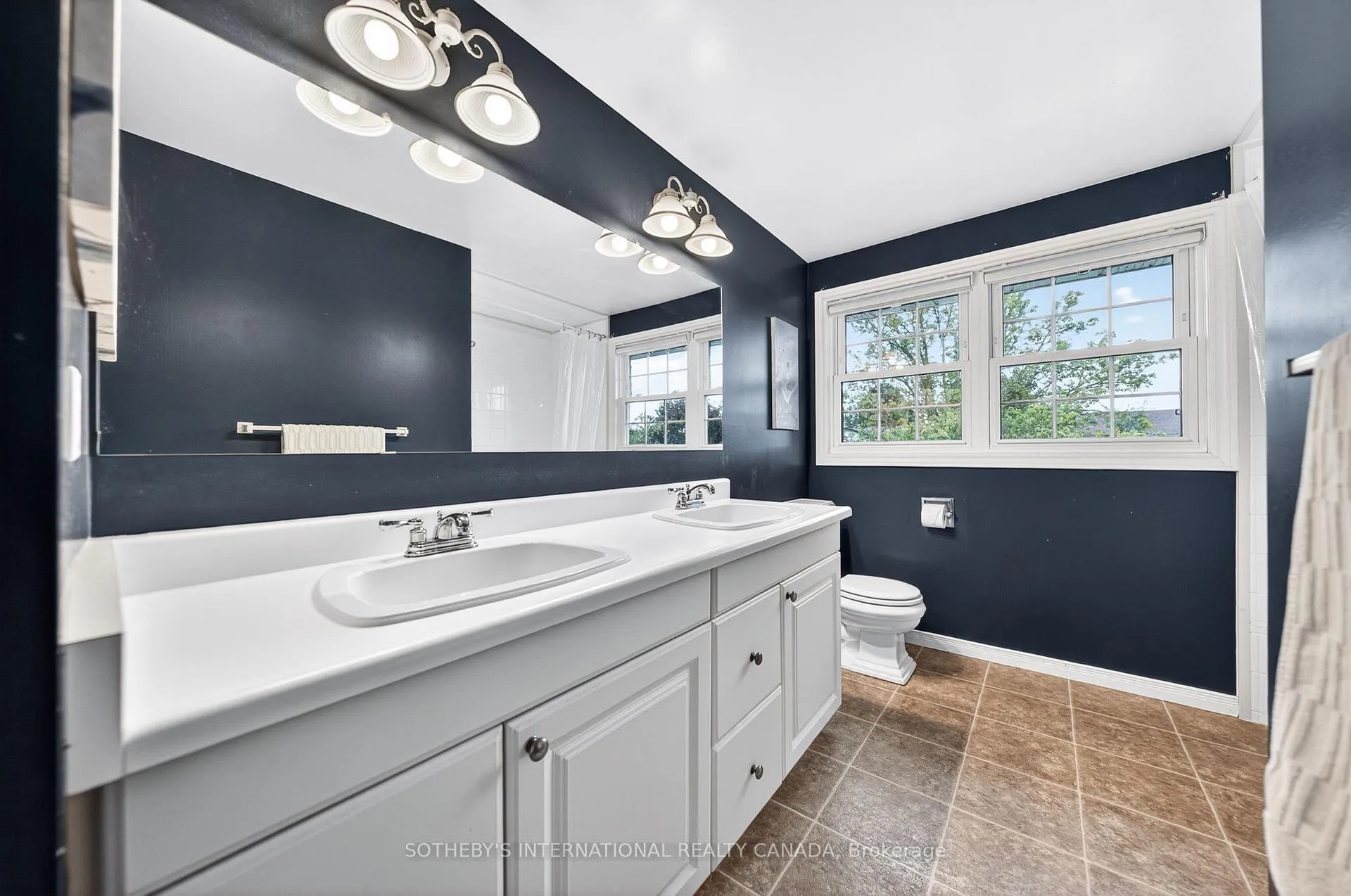 Photo 26 of 145 Westchester Drive, Kitchener — HOMEH