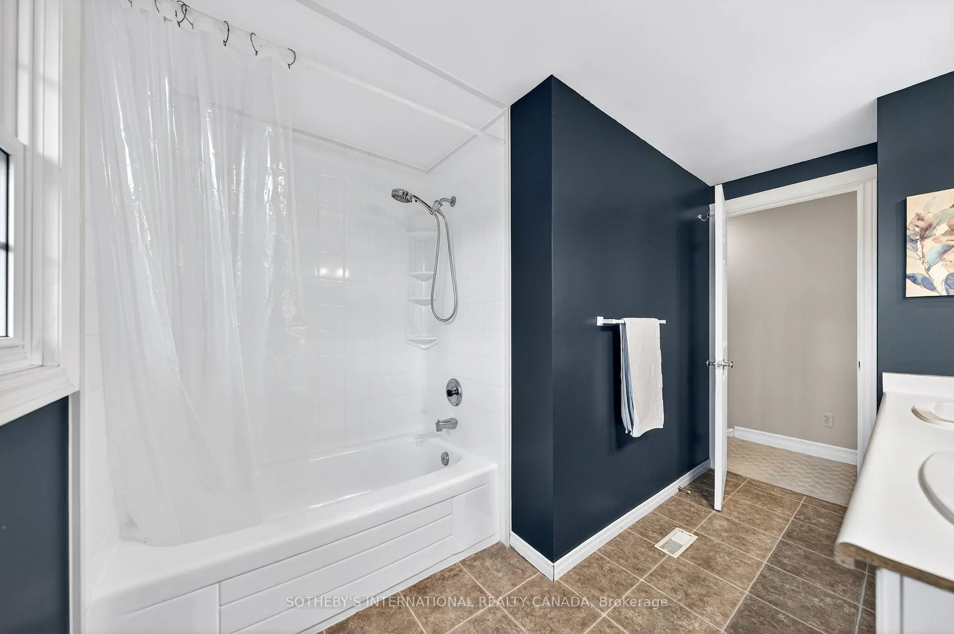 Photo 27 of 145 Westchester Drive, Kitchener — HOMEH