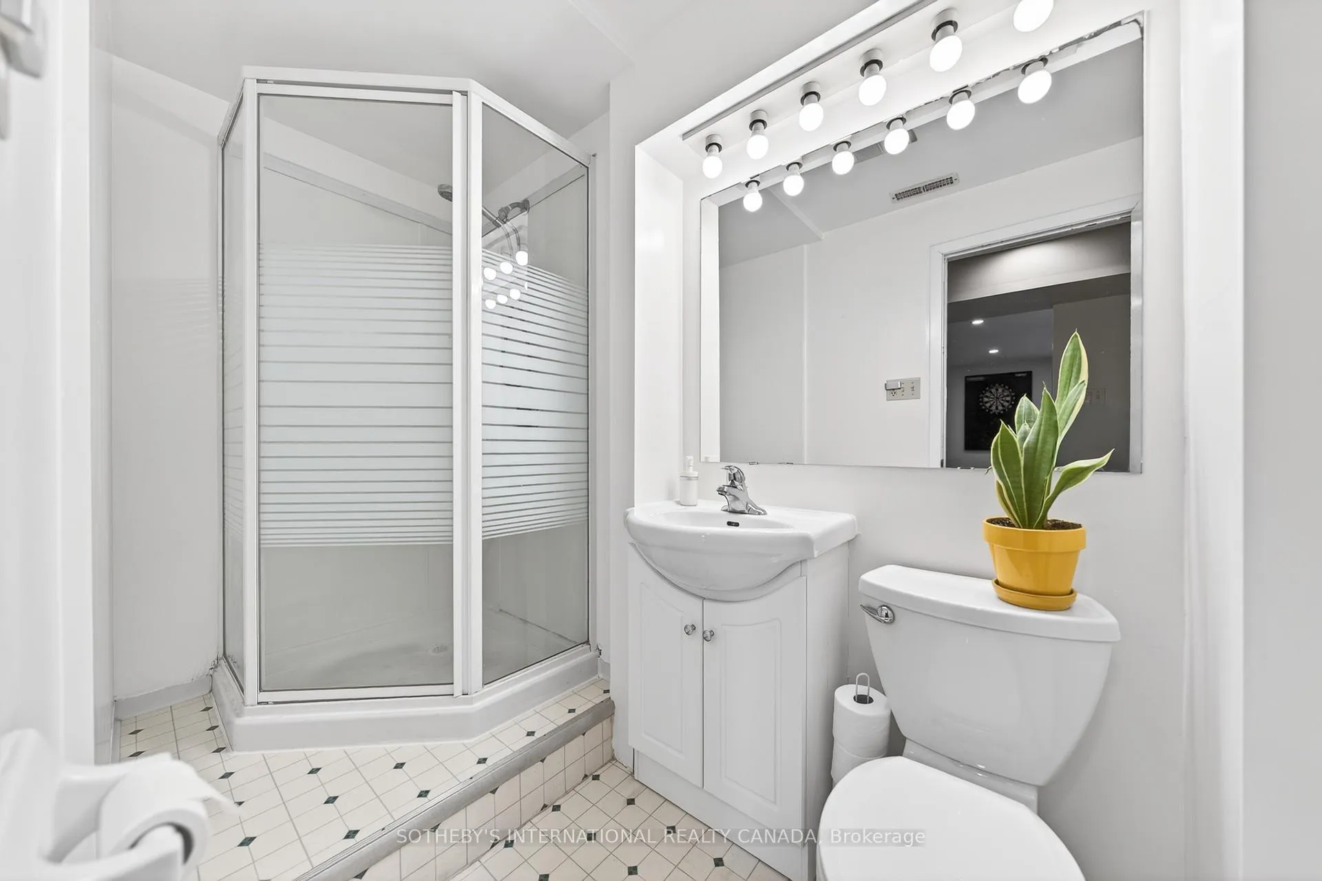 Photo 32 of 145 Westchester Drive, Kitchener — HOMEH