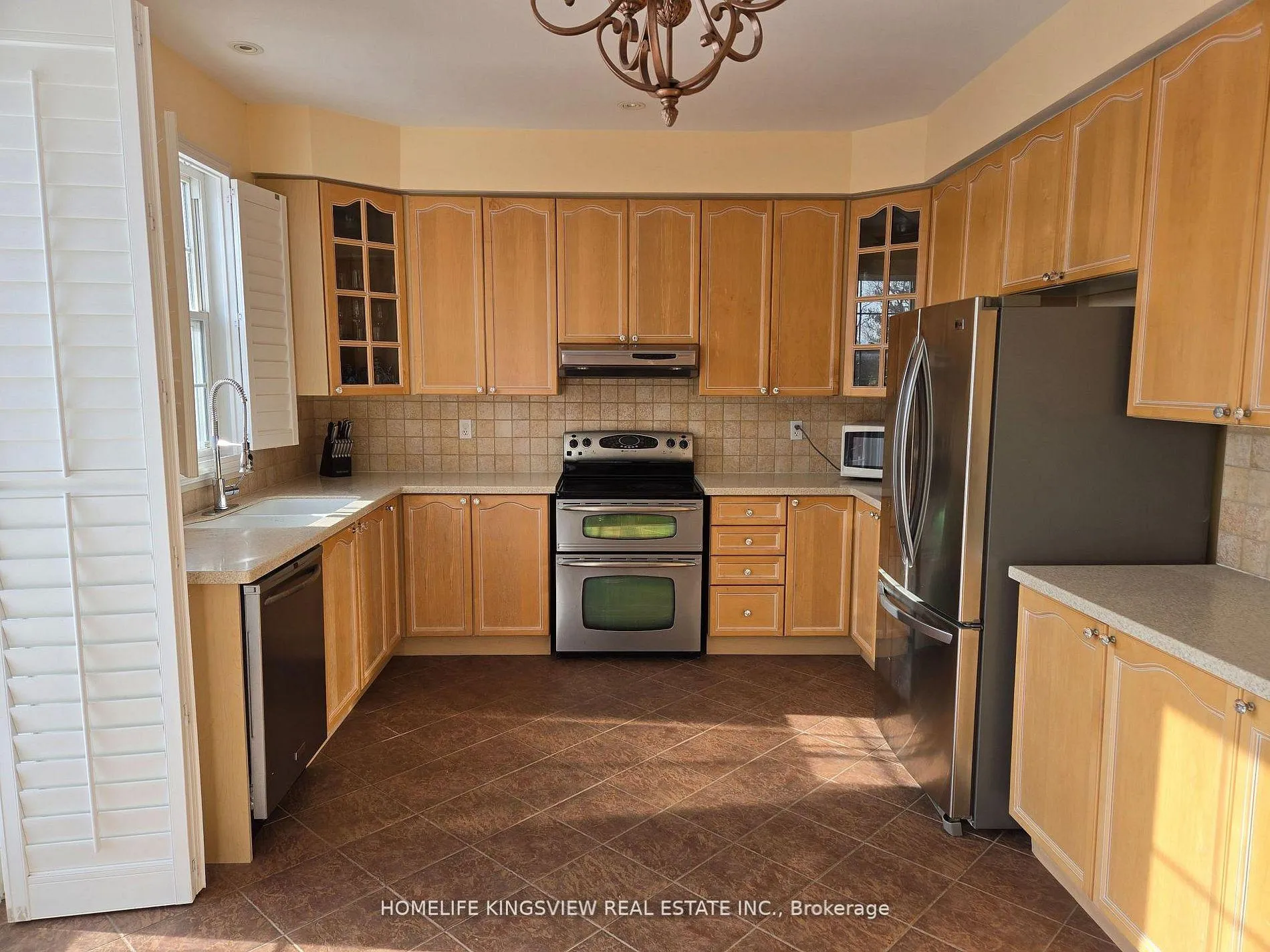 Photo 4 of 40 Vista Green Crescent, Brampton, Fletcher's Meadow — HOMEH