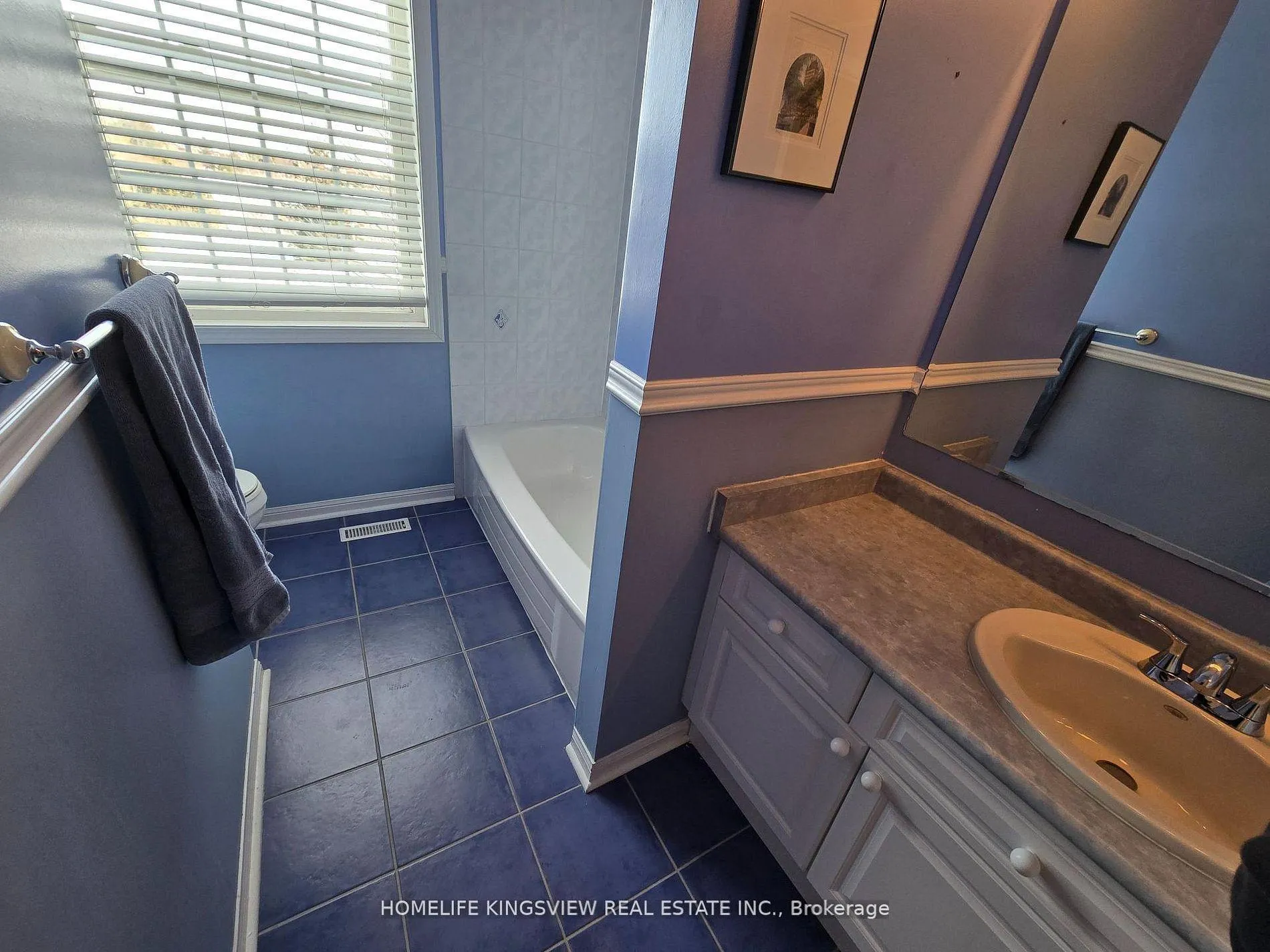 Photo 8 of 40 Vista Green Crescent, Brampton, Fletcher's Meadow — HOMEH