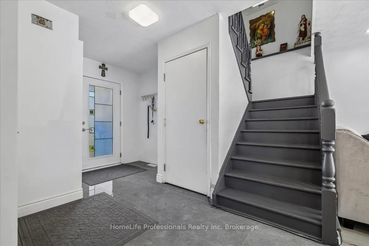 Photo 9 of 773 Upper Wentworth Street, Hamilton, Burkholme — HOMEH