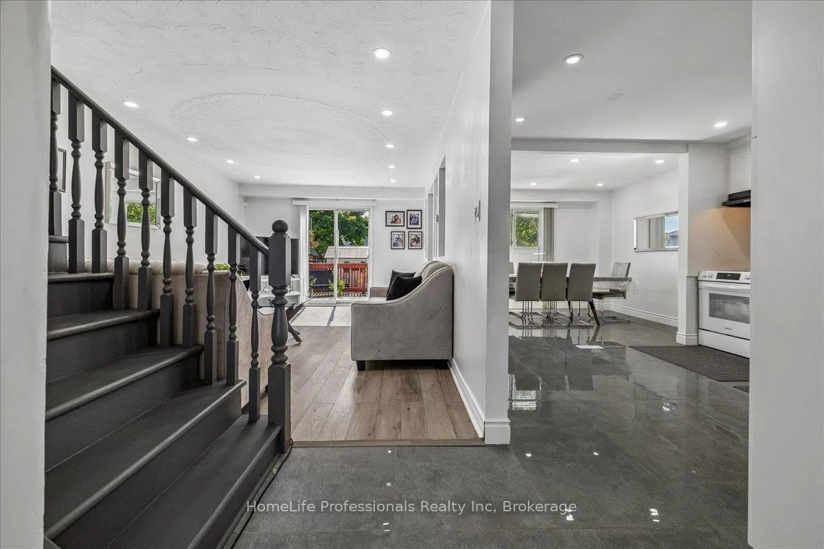 Photo 11 of 773 Upper Wentworth Street, Hamilton, Burkholme — HOMEH