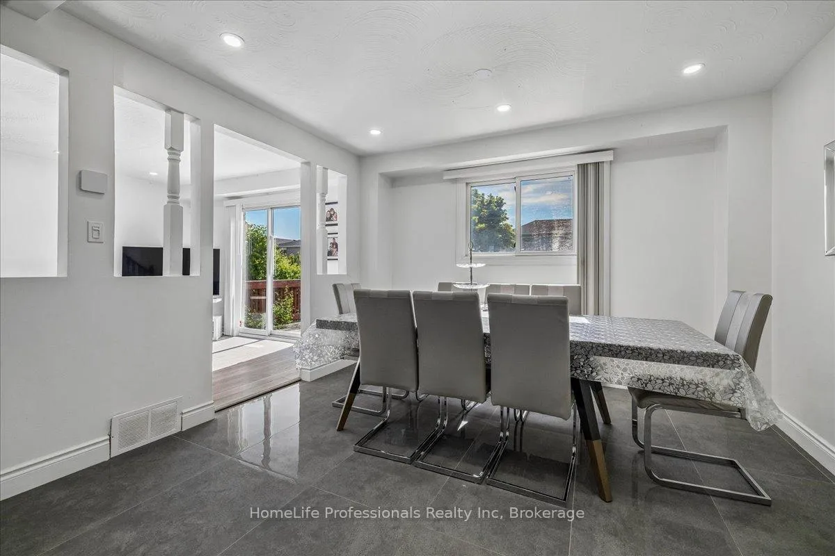 Photo 17 of 773 Upper Wentworth Street, Hamilton, Burkholme — HOMEH