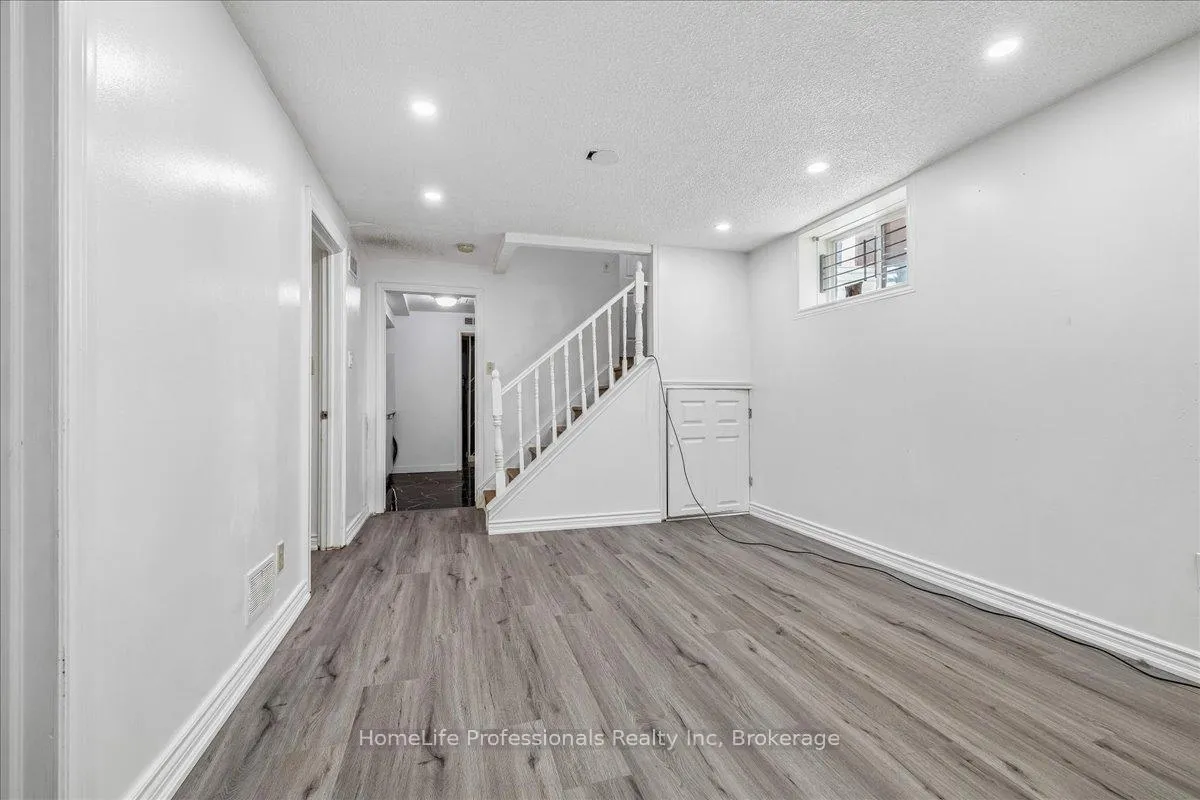 Photo 33 of 773 Upper Wentworth Street, Hamilton, Burkholme — HOMEH
