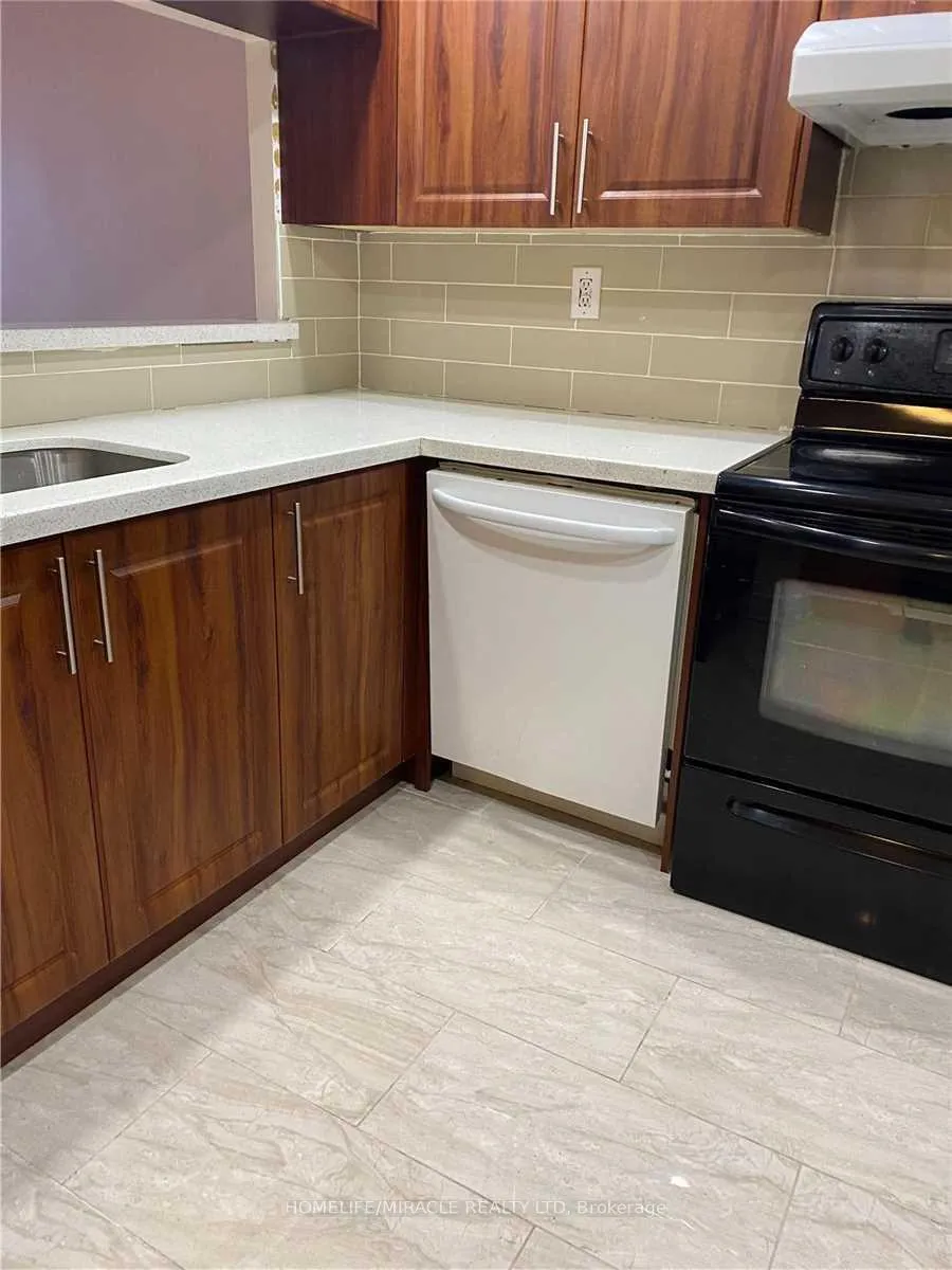 Photo 2 of Unit 908, 24 Hanover Road, Brampton, Queen Street Corridor — HOMEH