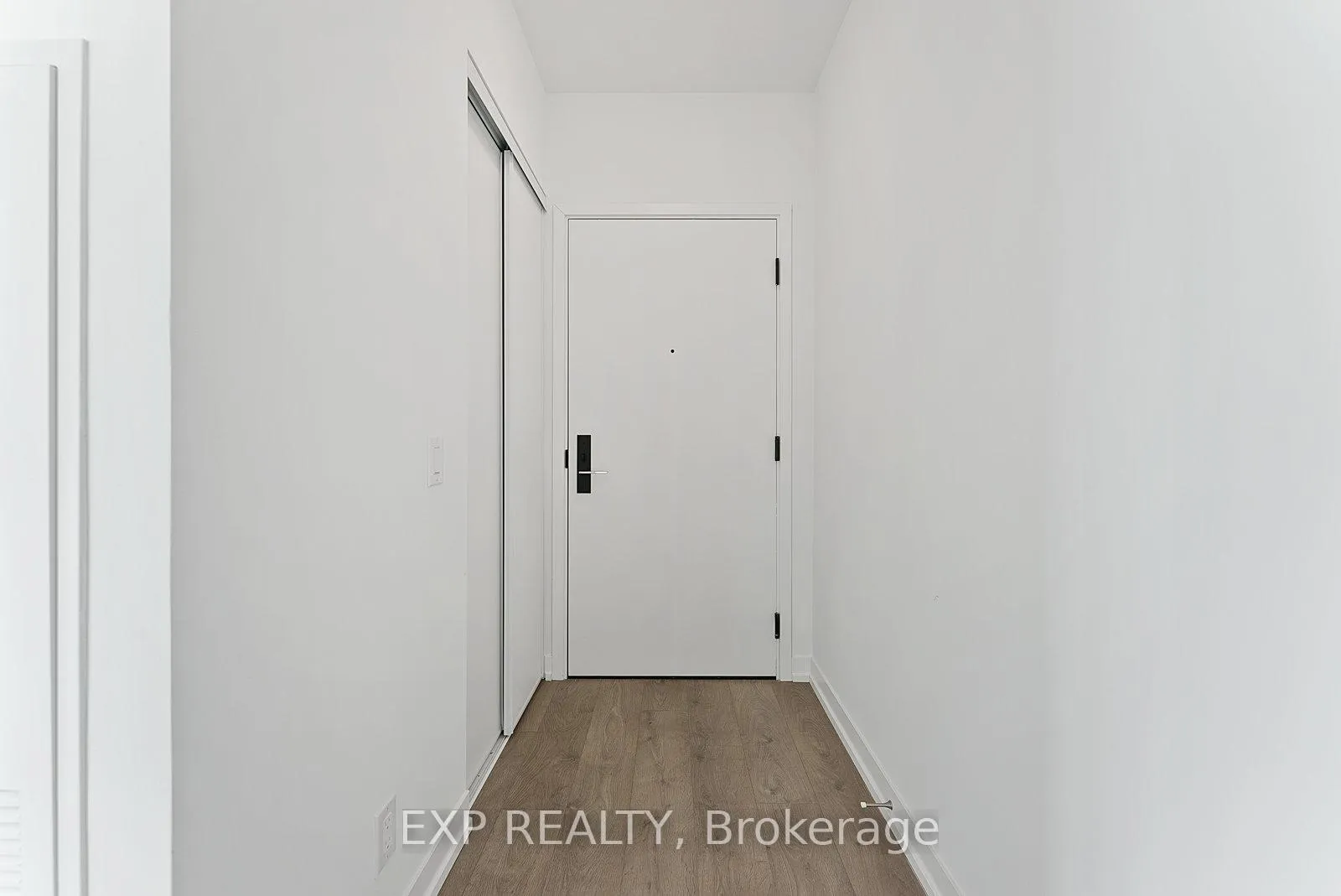 Photo 2 of Unit 908, 270 Dufferin Street, Toronto, South Parkdale — HOMEH