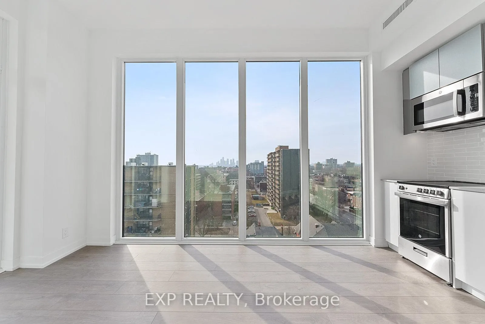 Photo 5 of Unit 908, 270 Dufferin Street, Toronto, South Parkdale — HOMEH