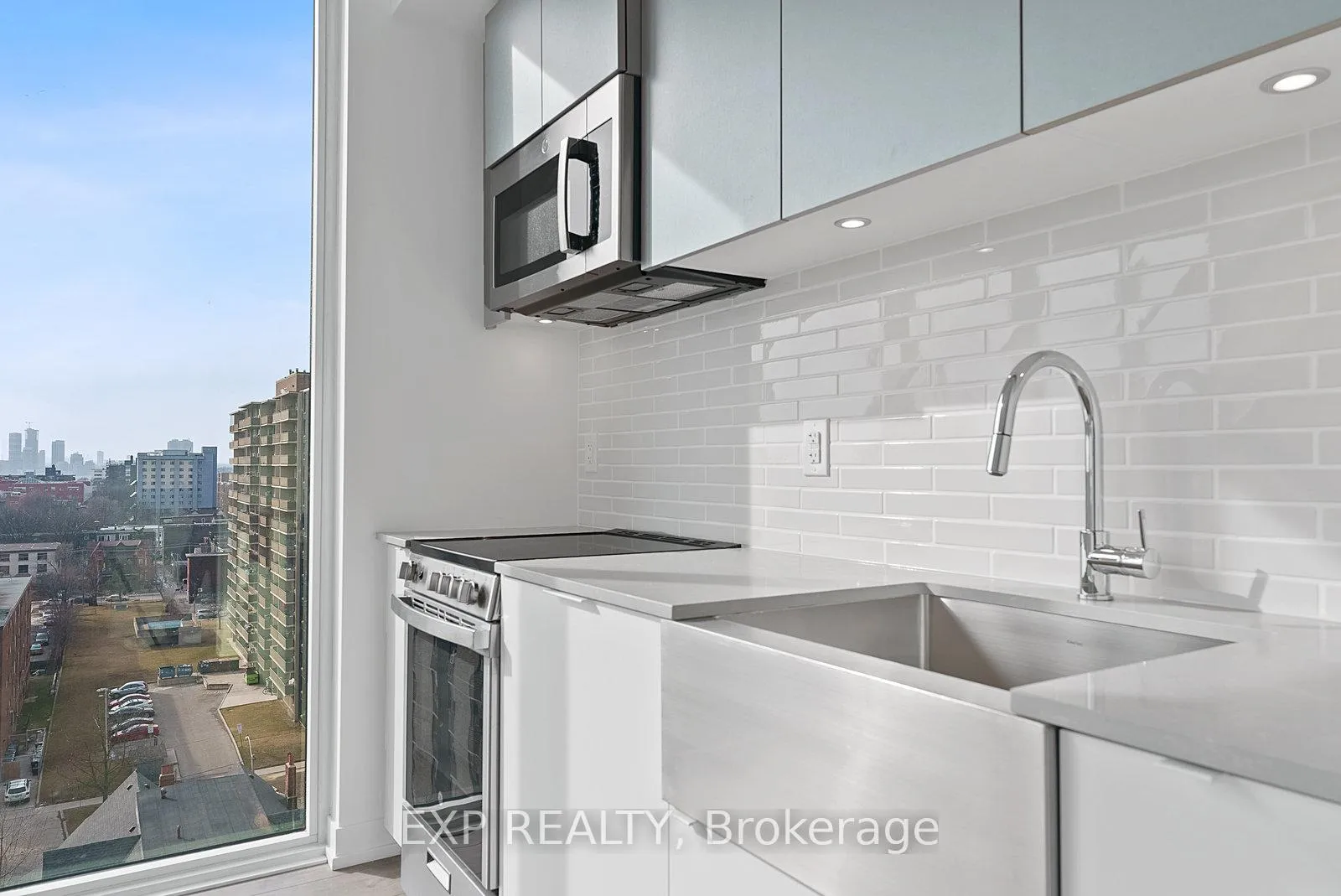 Photo 6 of Unit 908, 270 Dufferin Street, Toronto, South Parkdale — HOMEH
