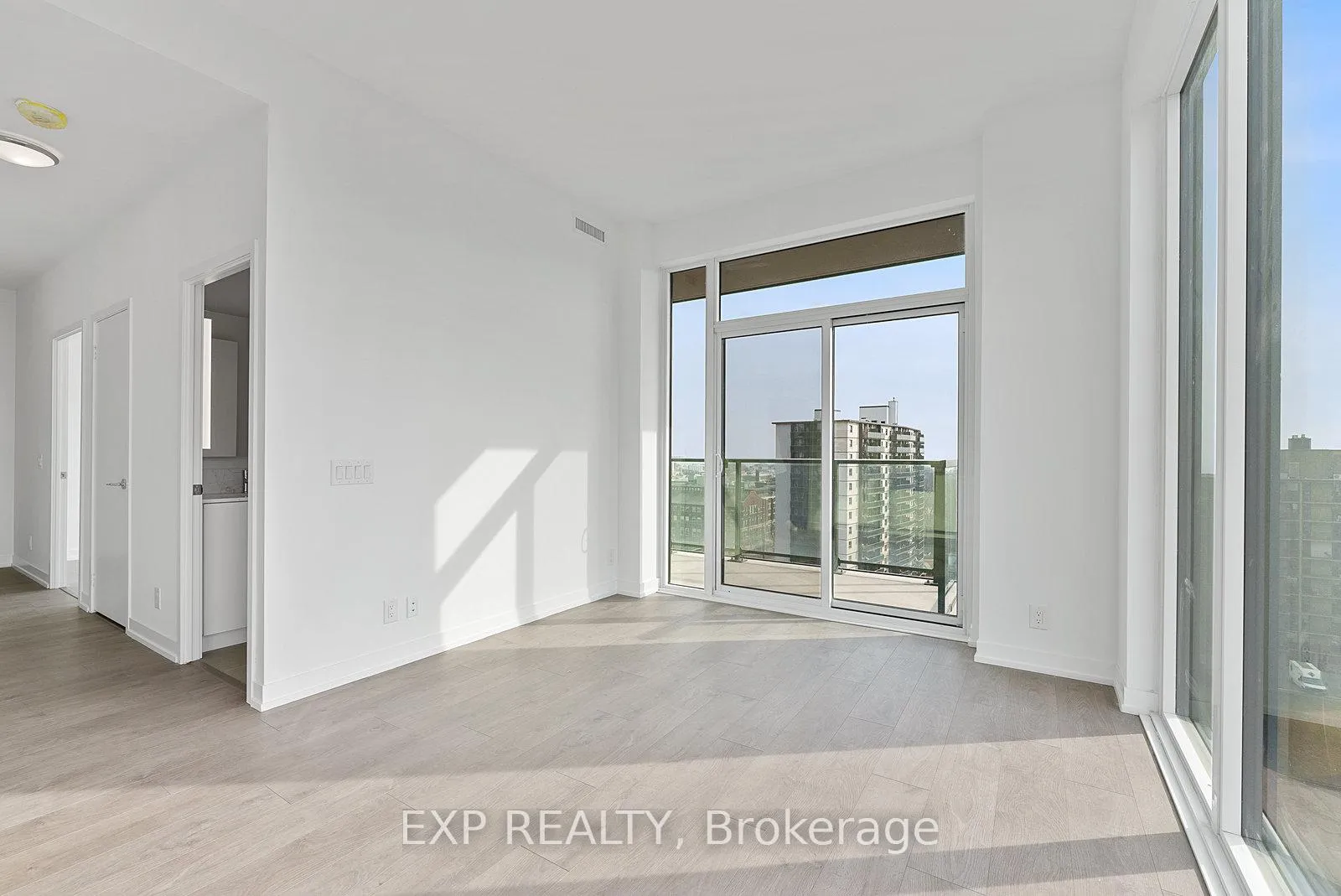 Photo 8 of Unit 908, 270 Dufferin Street, Toronto, South Parkdale — HOMEH