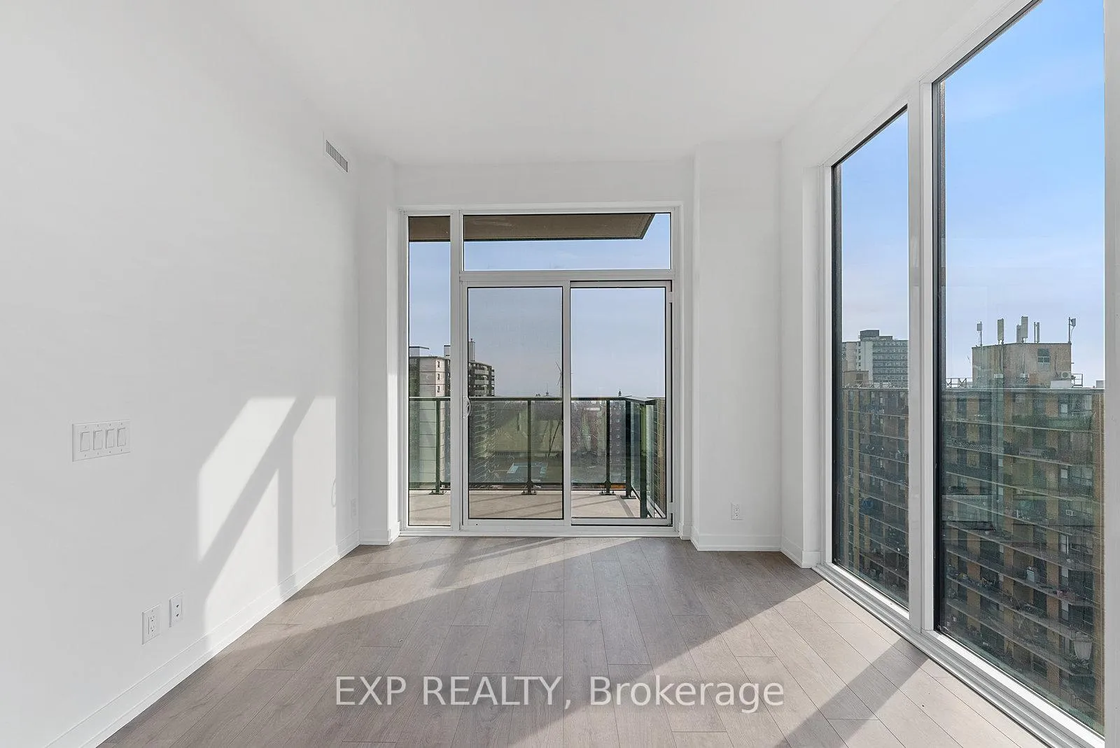 Photo 9 of Unit 908, 270 Dufferin Street, Toronto, South Parkdale — HOMEH