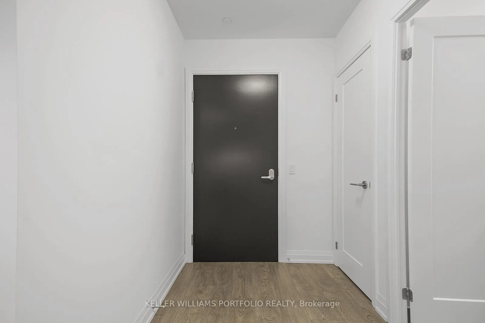 Photo 3 of Unit 914, 286 Main Street, Toronto, East End-Danforth — HOMEH