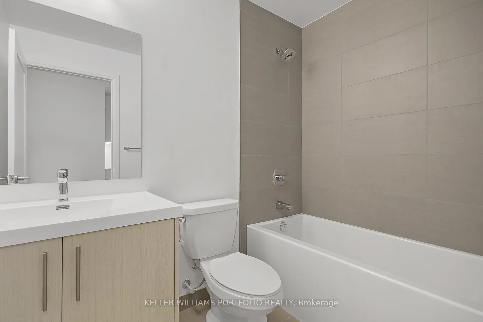 Photo 4 of Unit 914, 286 Main Street, Toronto, East End-Danforth — HOMEH