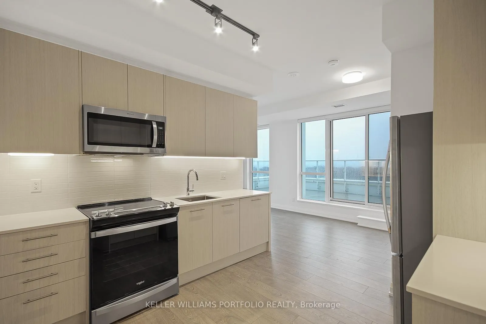 Photo 5 of Unit 914, 286 Main Street, Toronto, East End-Danforth — HOMEH
