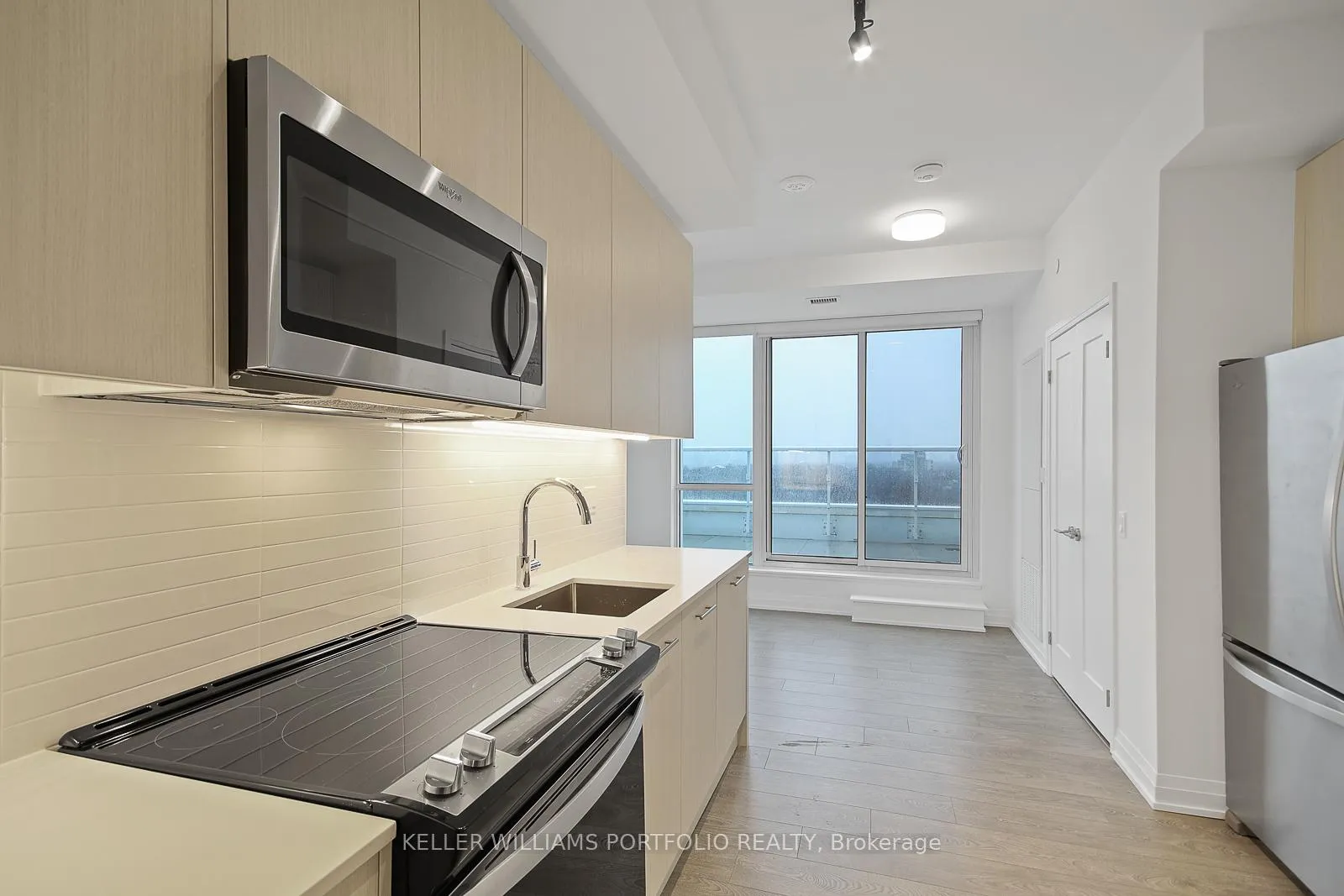 Photo 6 of Unit 914, 286 Main Street, Toronto, East End-Danforth — HOMEH