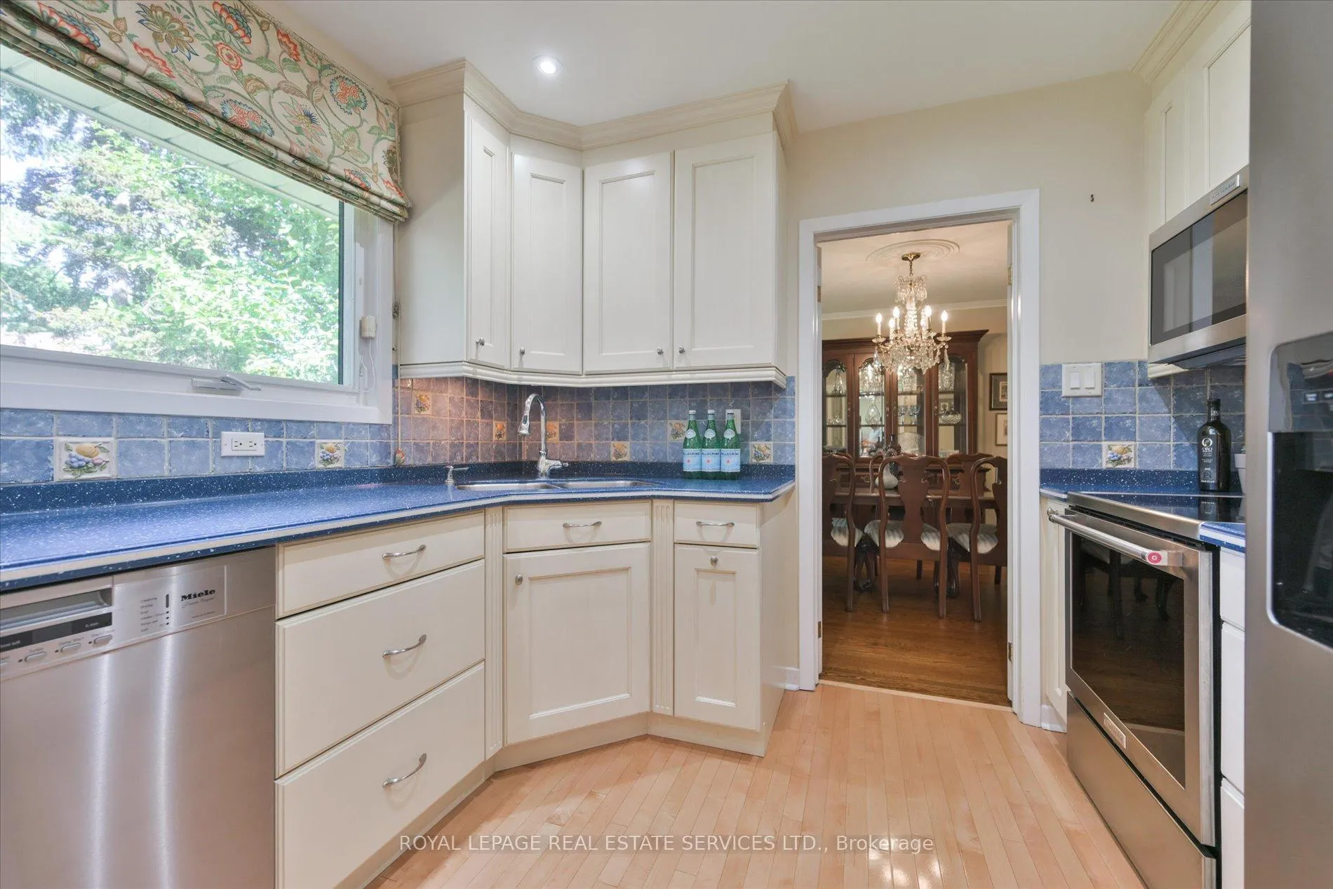Photo 13 of 49 Pettit Drive, Etobicoke, Willowridge-Martingrove-Richview — HOMEH