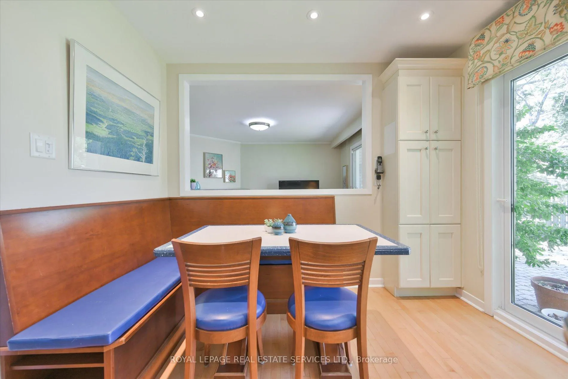Photo 15 of 49 Pettit Drive, Etobicoke, Willowridge-Martingrove-Richview — HOMEH