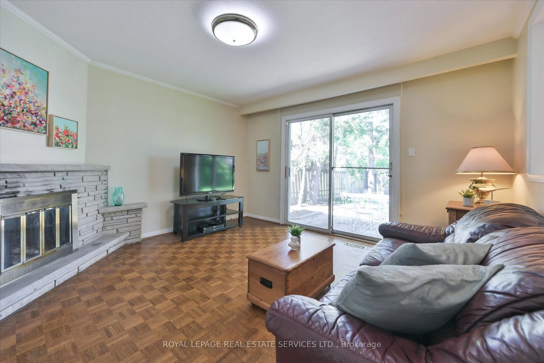 Photo 17 of 49 Pettit Drive, Etobicoke, Willowridge-Martingrove-Richview — HOMEH