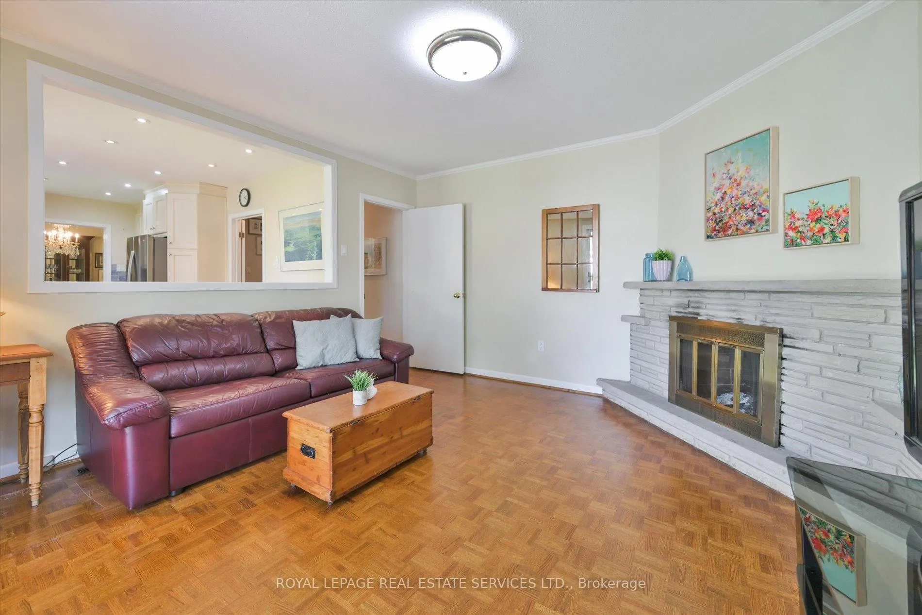 Photo 18 of 49 Pettit Drive, Etobicoke, Willowridge-Martingrove-Richview — HOMEH